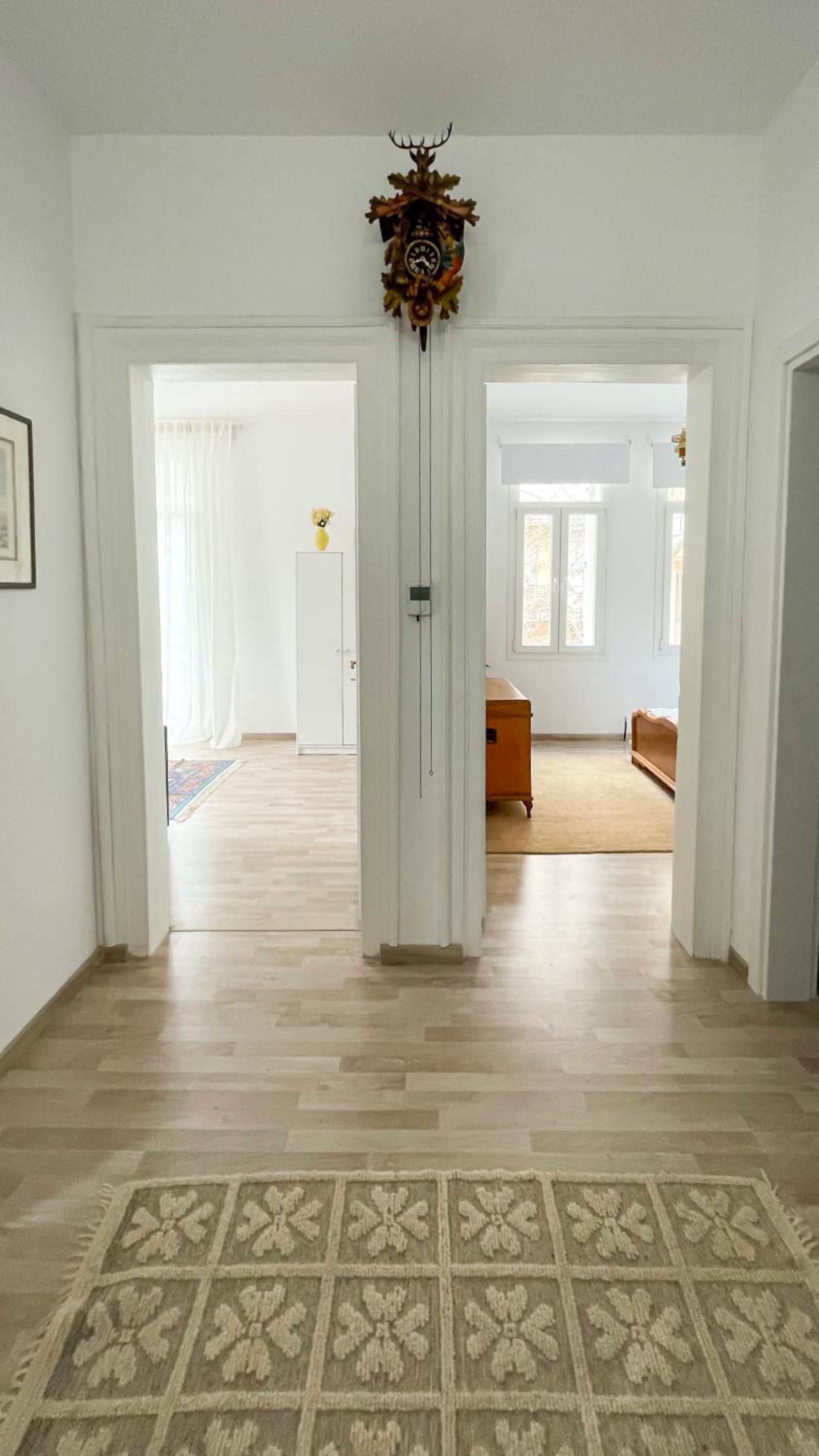 Bright & Spacious Apartment near city center. view 2
