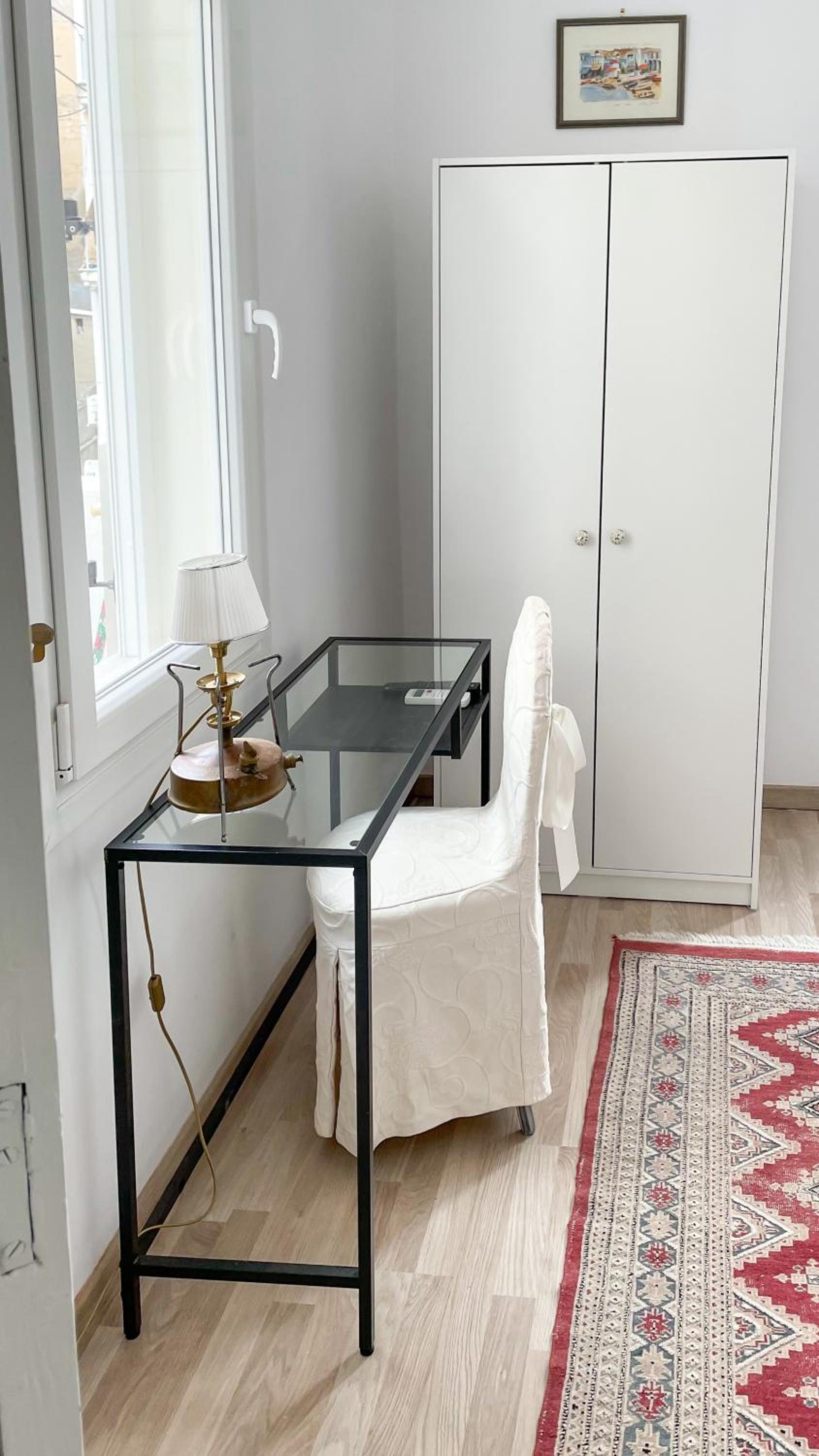 Bright & Spacious Apartment near city center. view 5