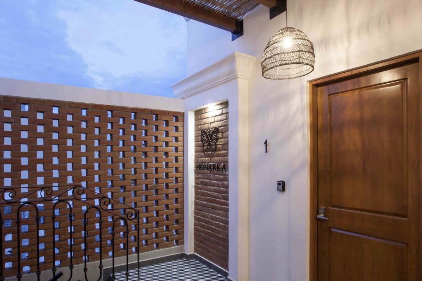 Departamentos & Villa Monarka, 1 Block from Malecon! view 3