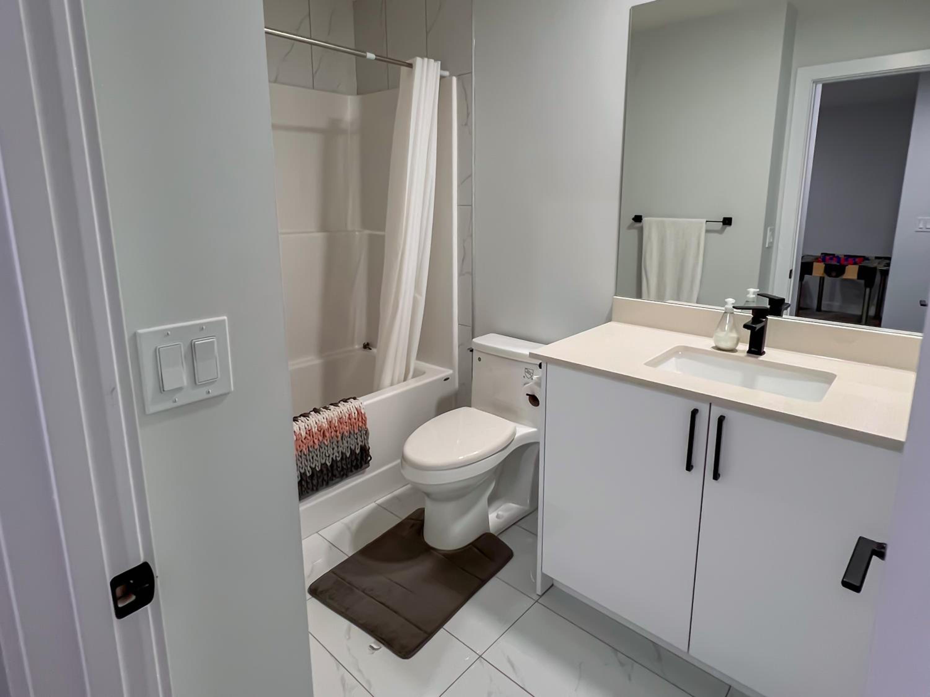 43 Orch Comfortable Fam-Friendly 4-Bdm Home/Orchards/PRKNG