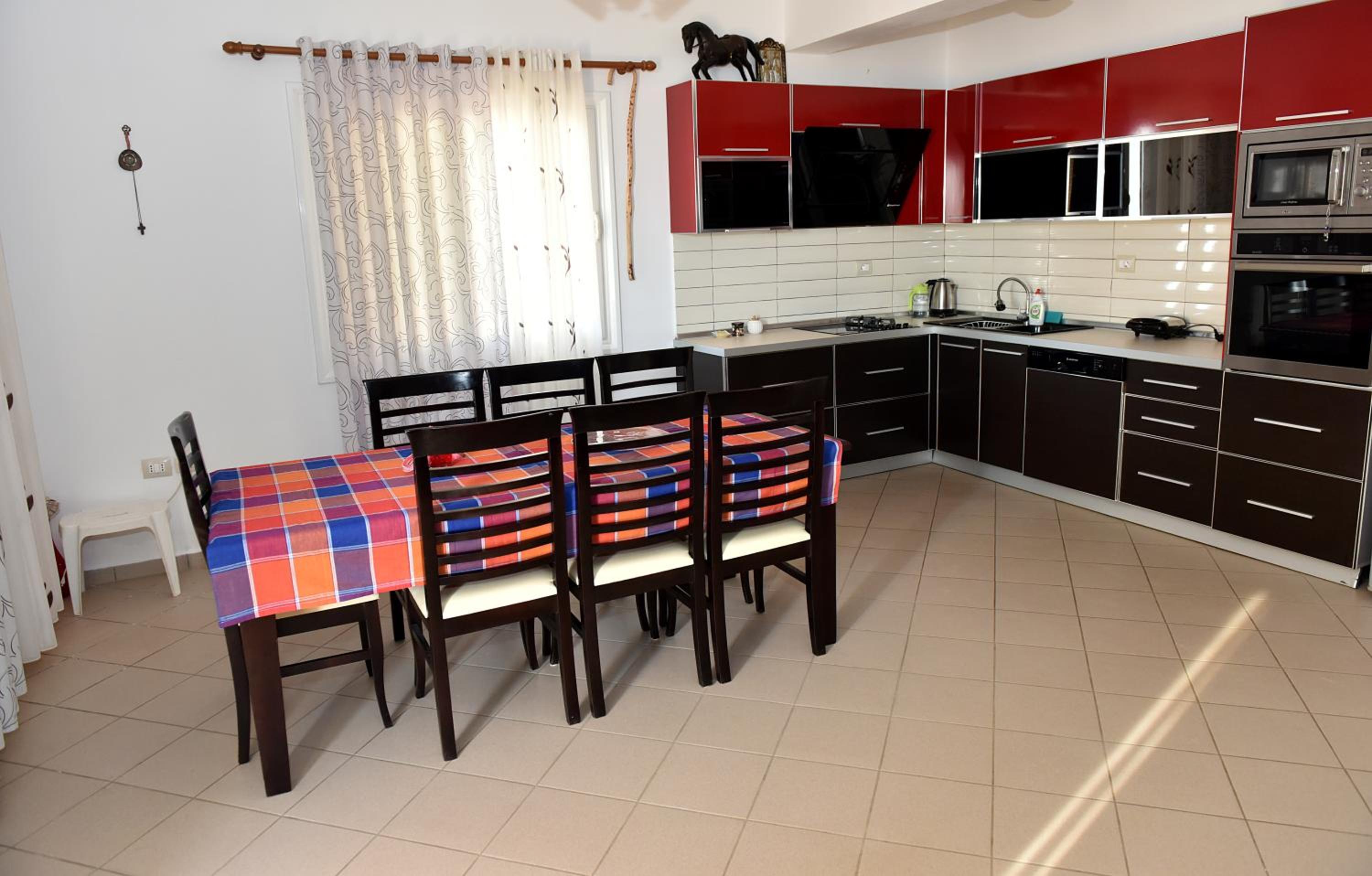 Vila Merkuri - 3-Storey Villa with Sea View