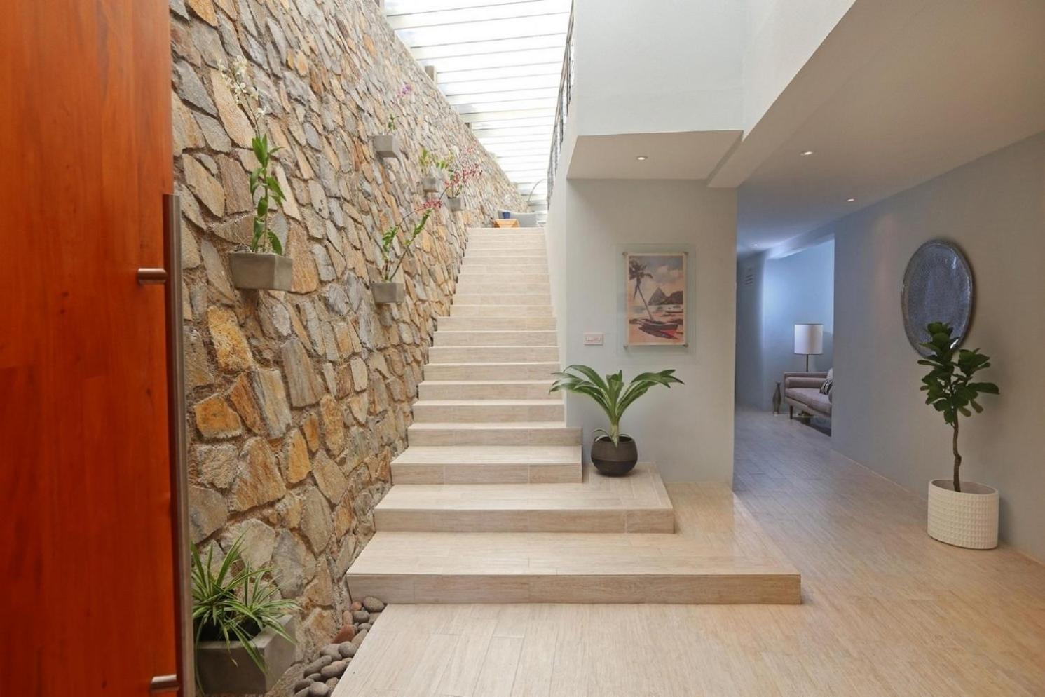 Villa with ocean view and infinity pool