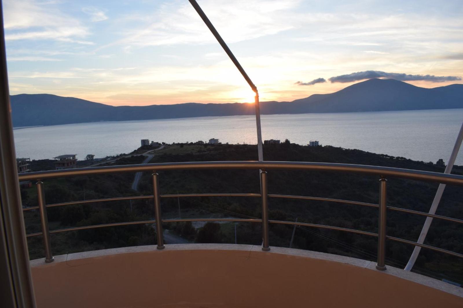 Vila Merkuri - 3-Storey Villa with Sea View