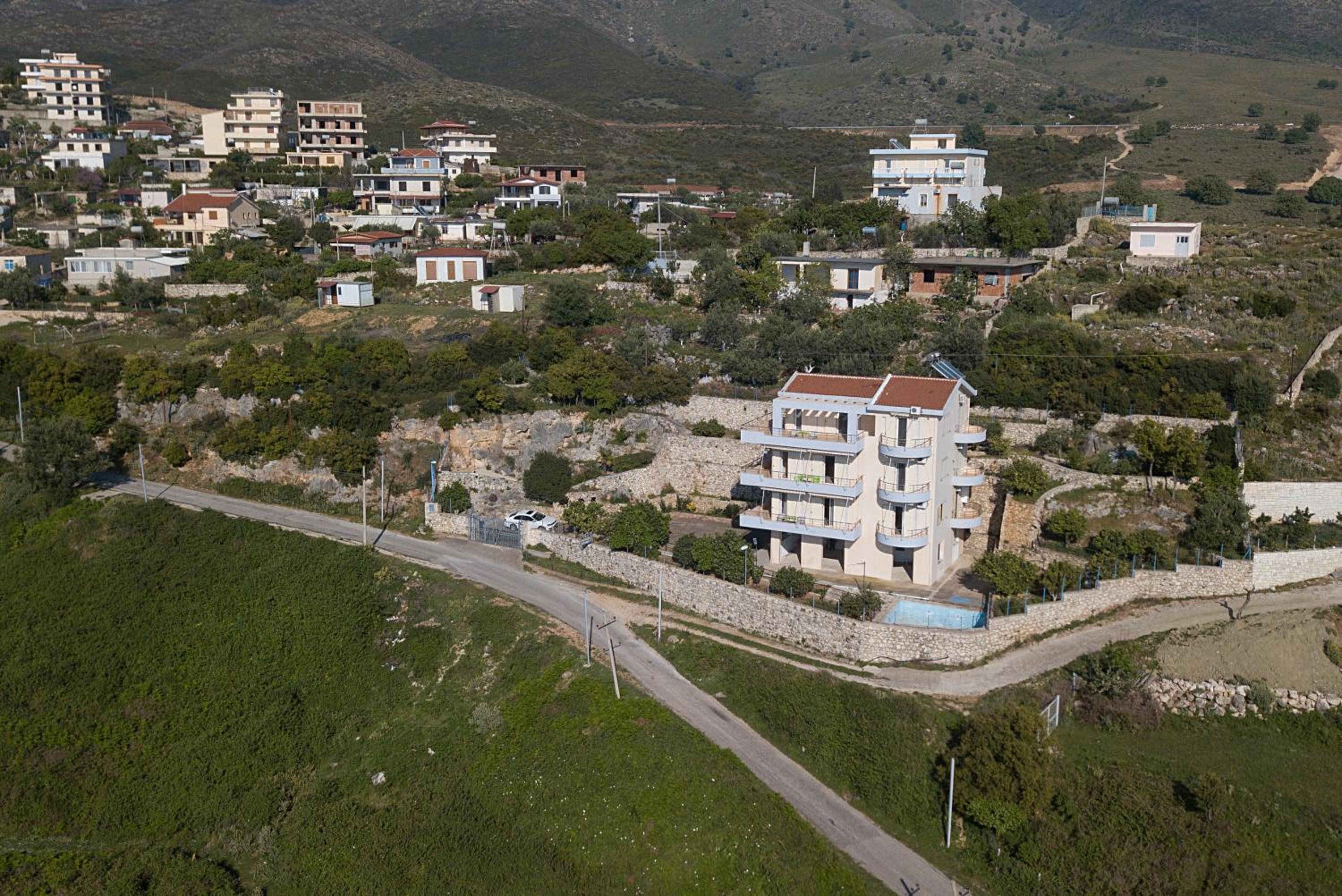 Vila Merkuri - 3-Storey Villa with Sea View