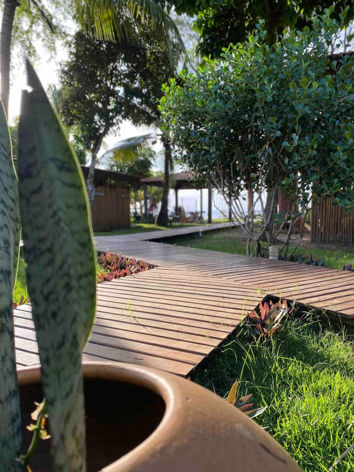 Flat Iansã em condomínio beira-mar com cozinha gourmet na varanda e piscina