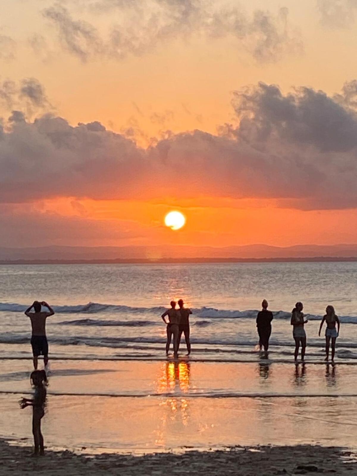 Flat Iansã em condomínio beira-mar com cozinha gourmet na varanda e piscina