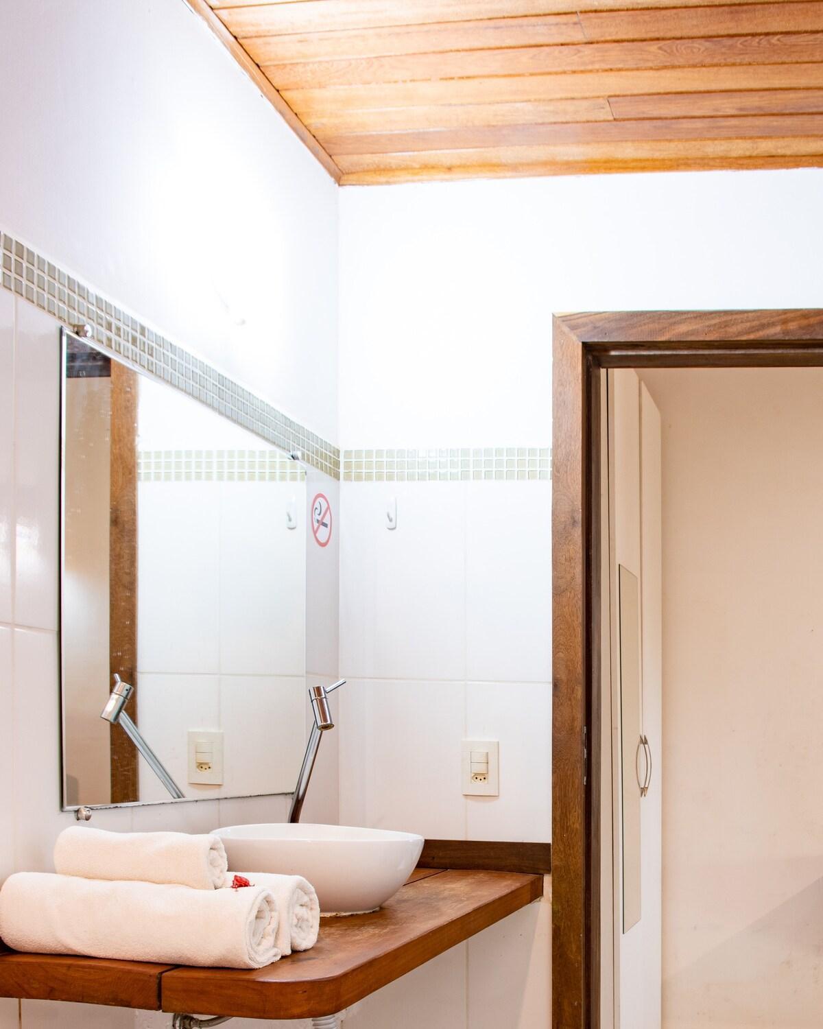 Flat Iansã em condomínio beira-mar com cozinha gourmet na varanda e piscina