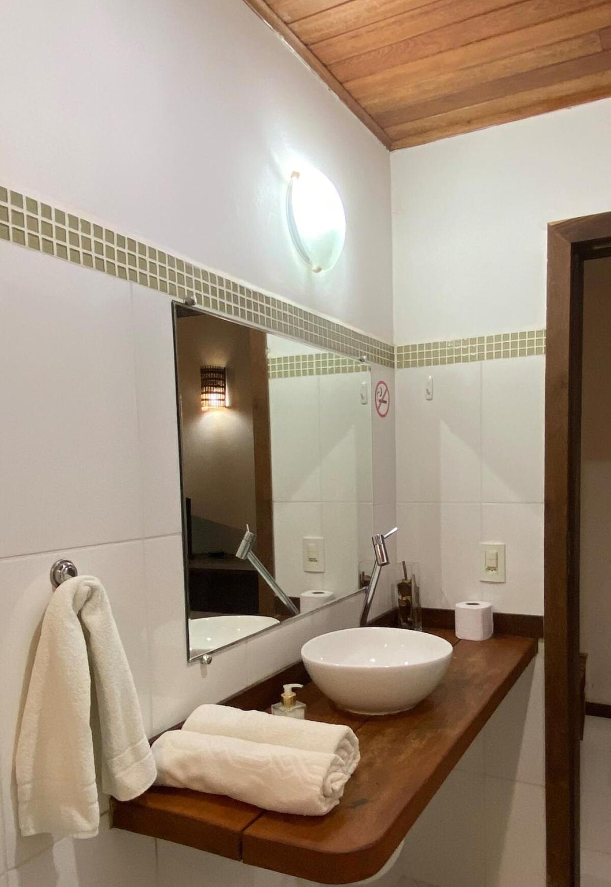Flat Iansã em condomínio beira-mar com cozinha gourmet na varanda e piscina