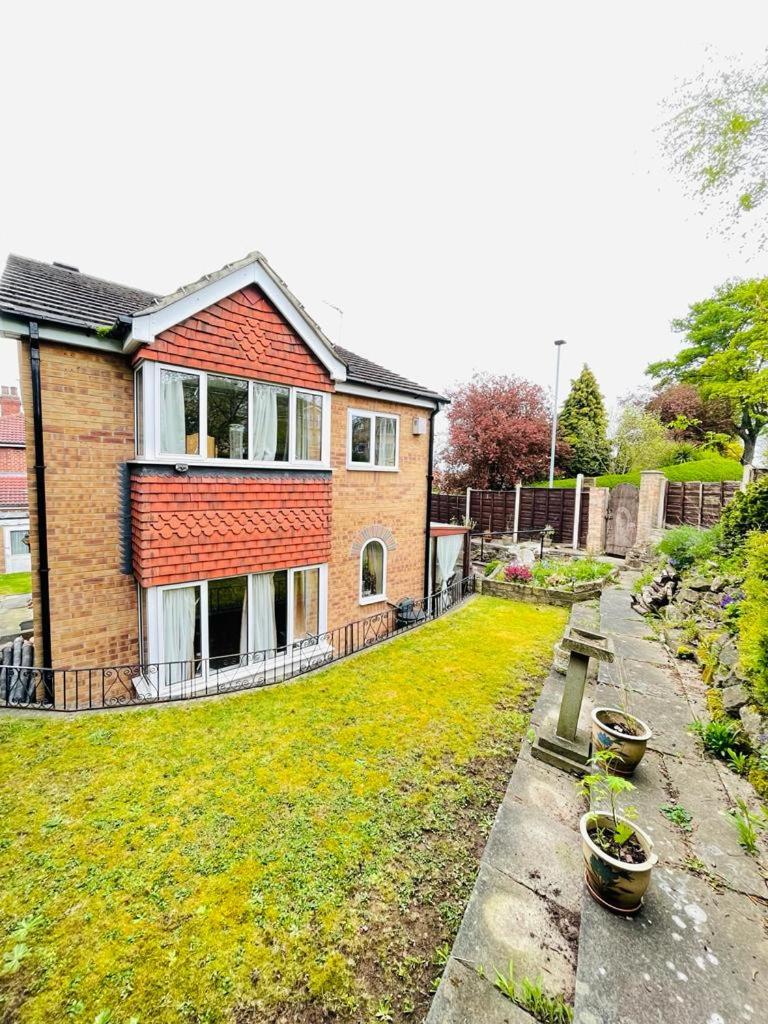 Rotherham Vacations - Rowan House Rotherham - Property Image 5