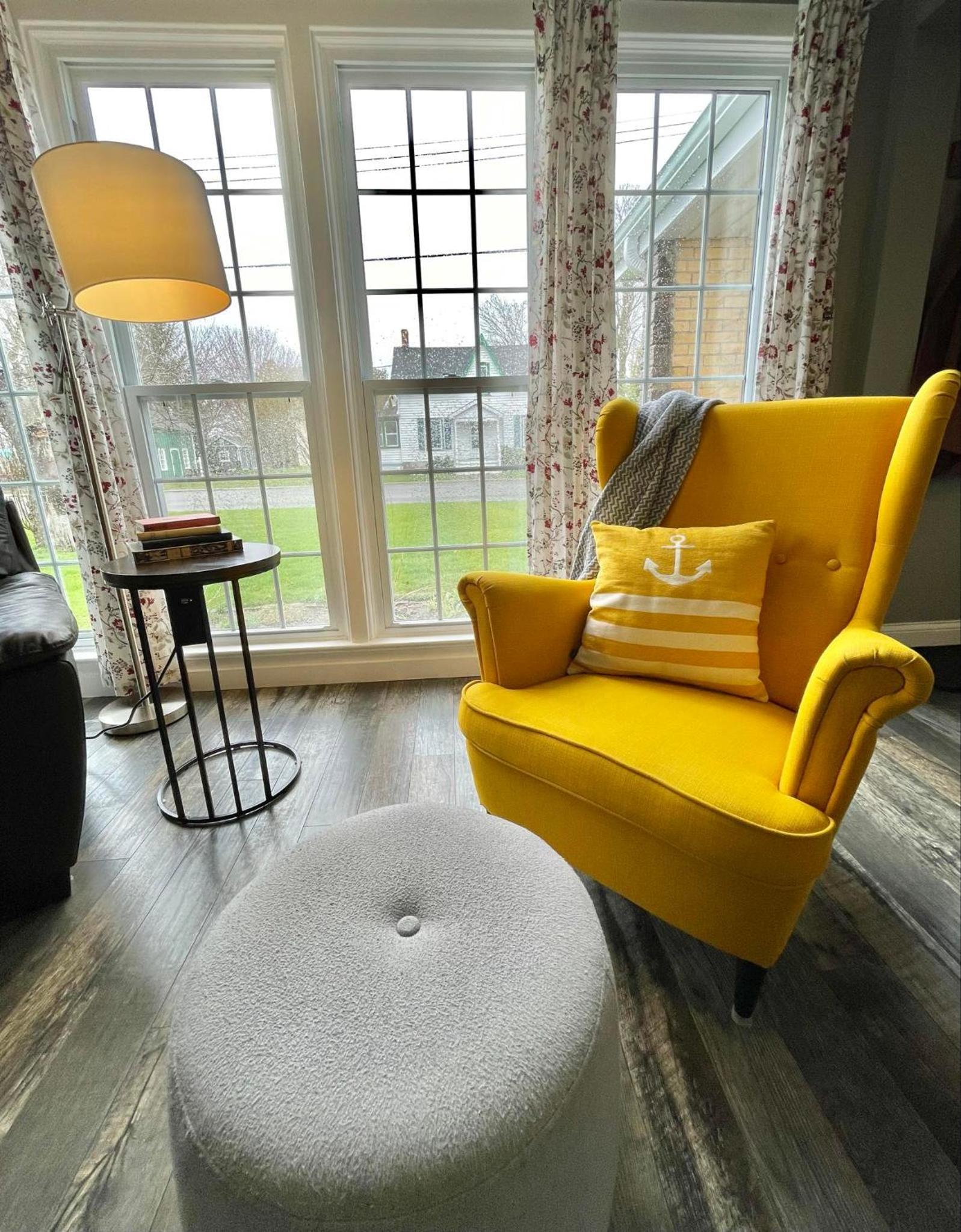 Picton Retreat - Walk to Downtown and Cozy, Stylish