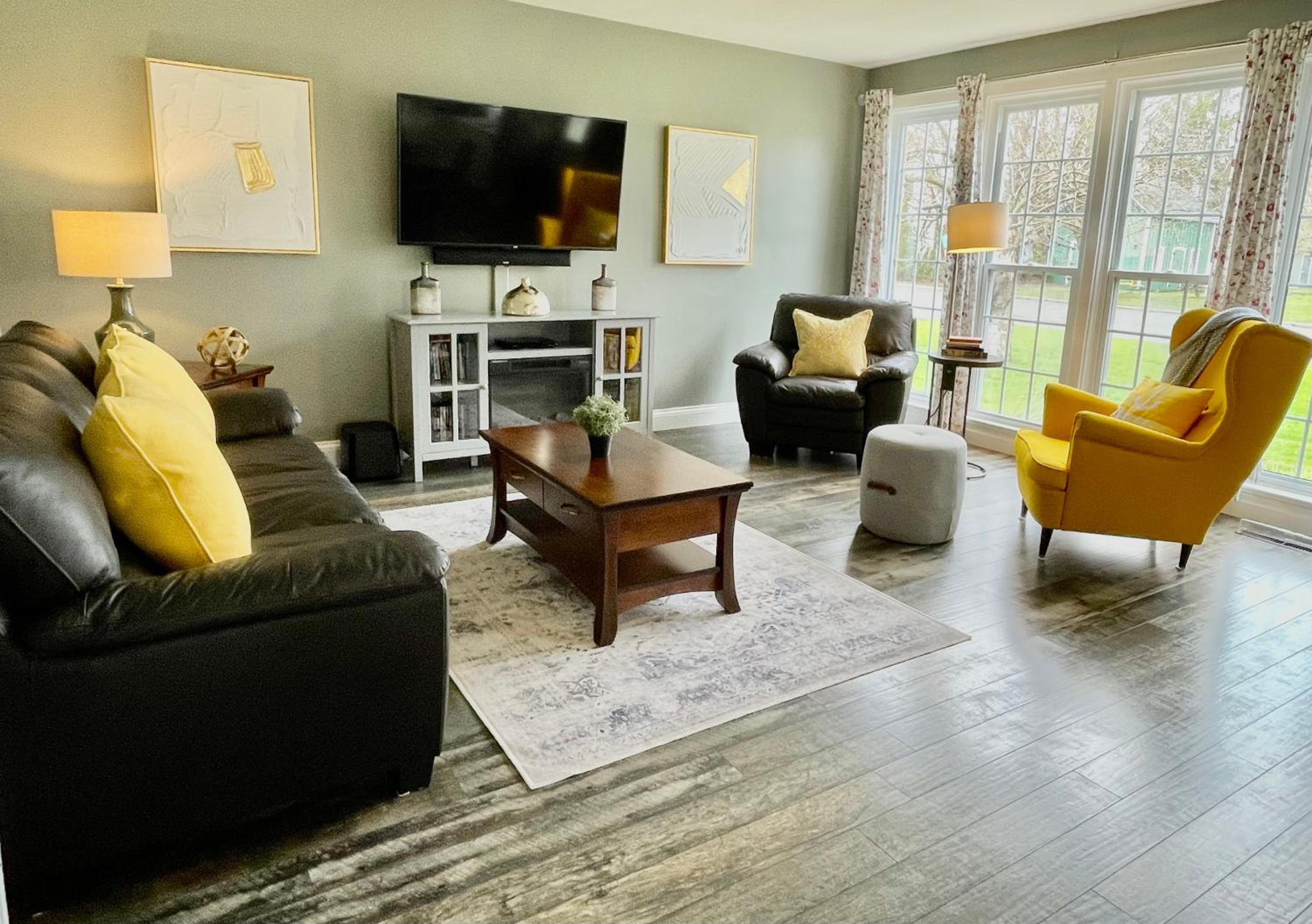 Picton Retreat - Walk to Downtown and Cozy, Stylish
