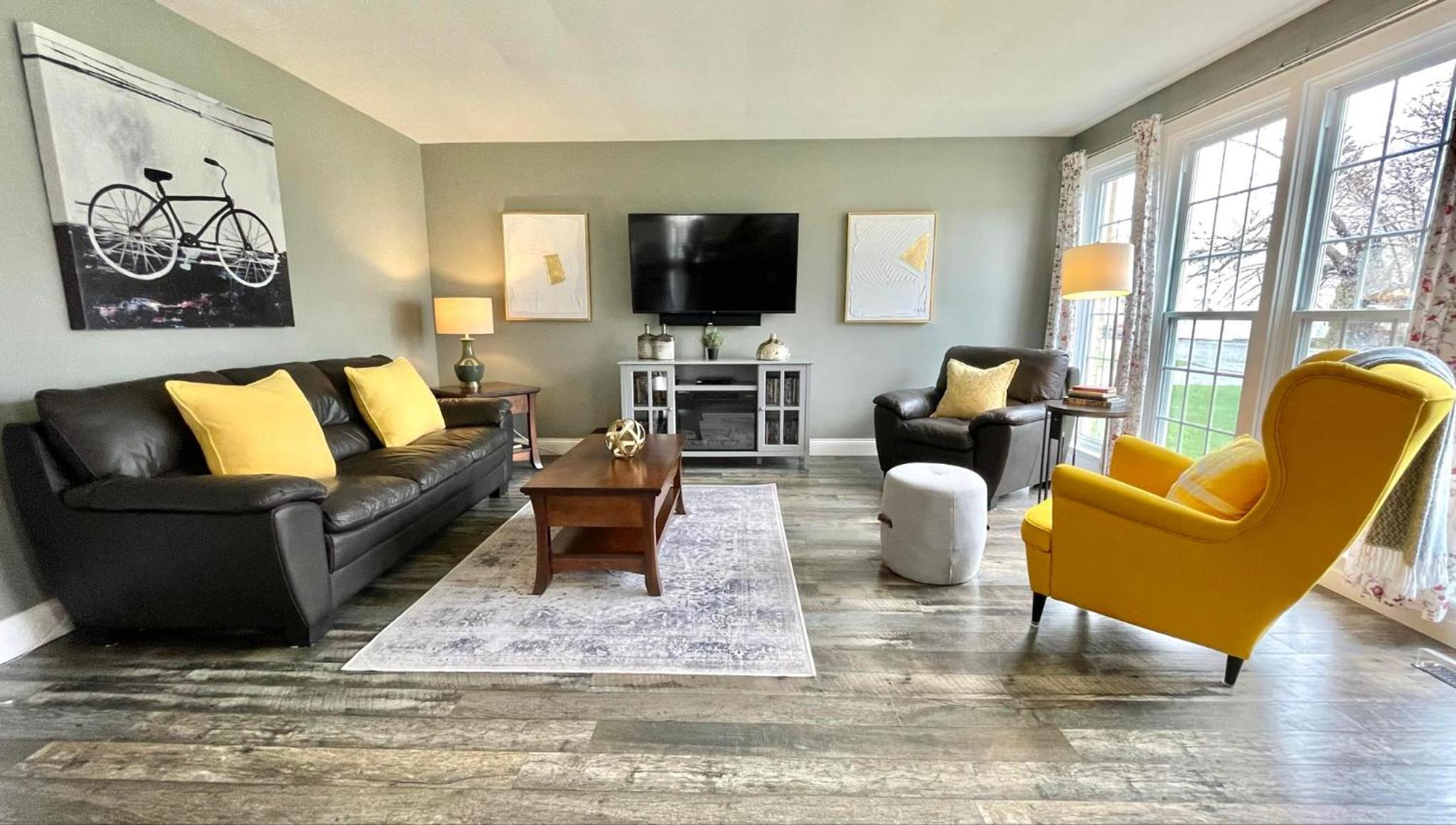 Picton Retreat - Walk to Downtown and Cozy, Stylish