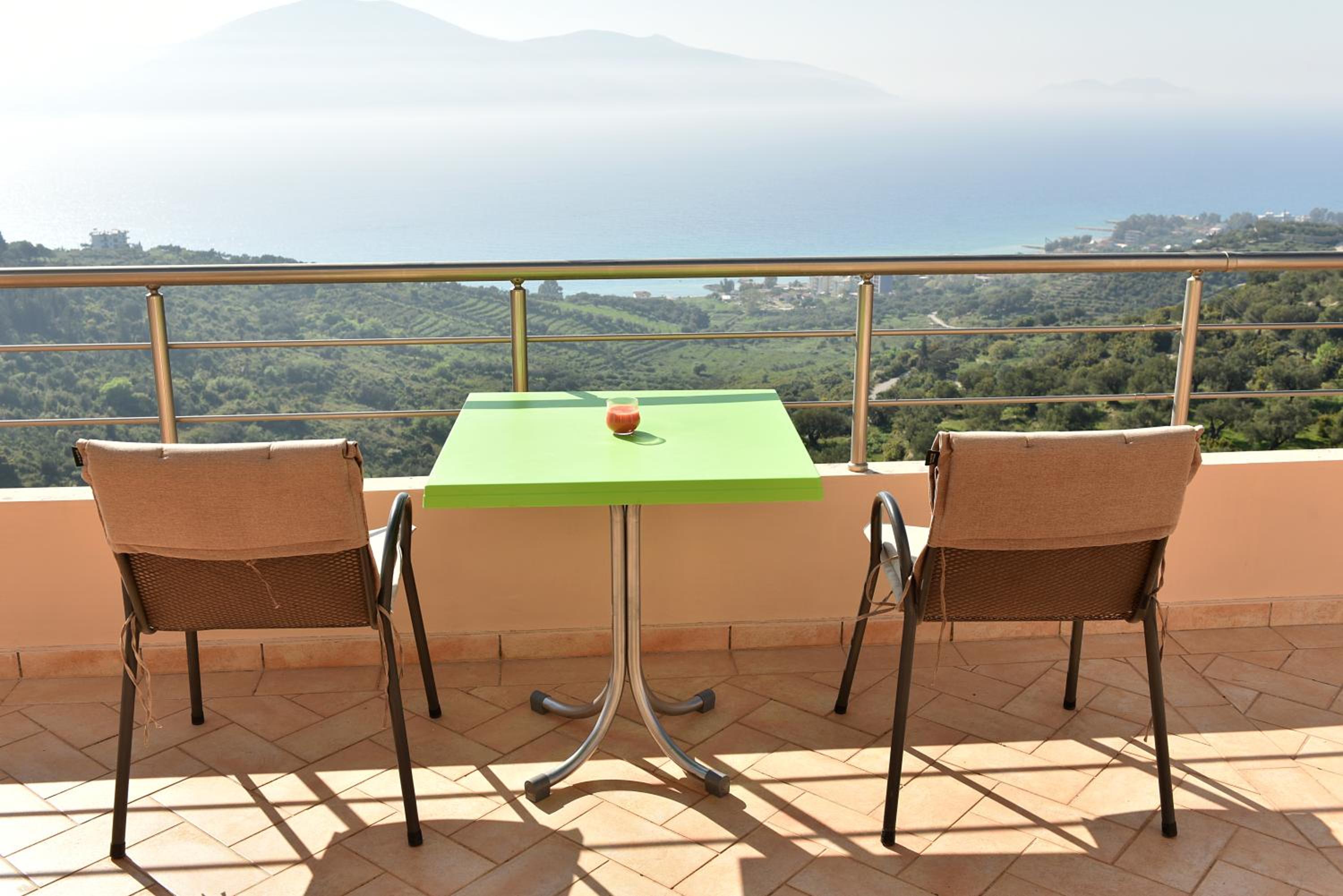Vila Merkuri - 3-Storey Villa with Sea View