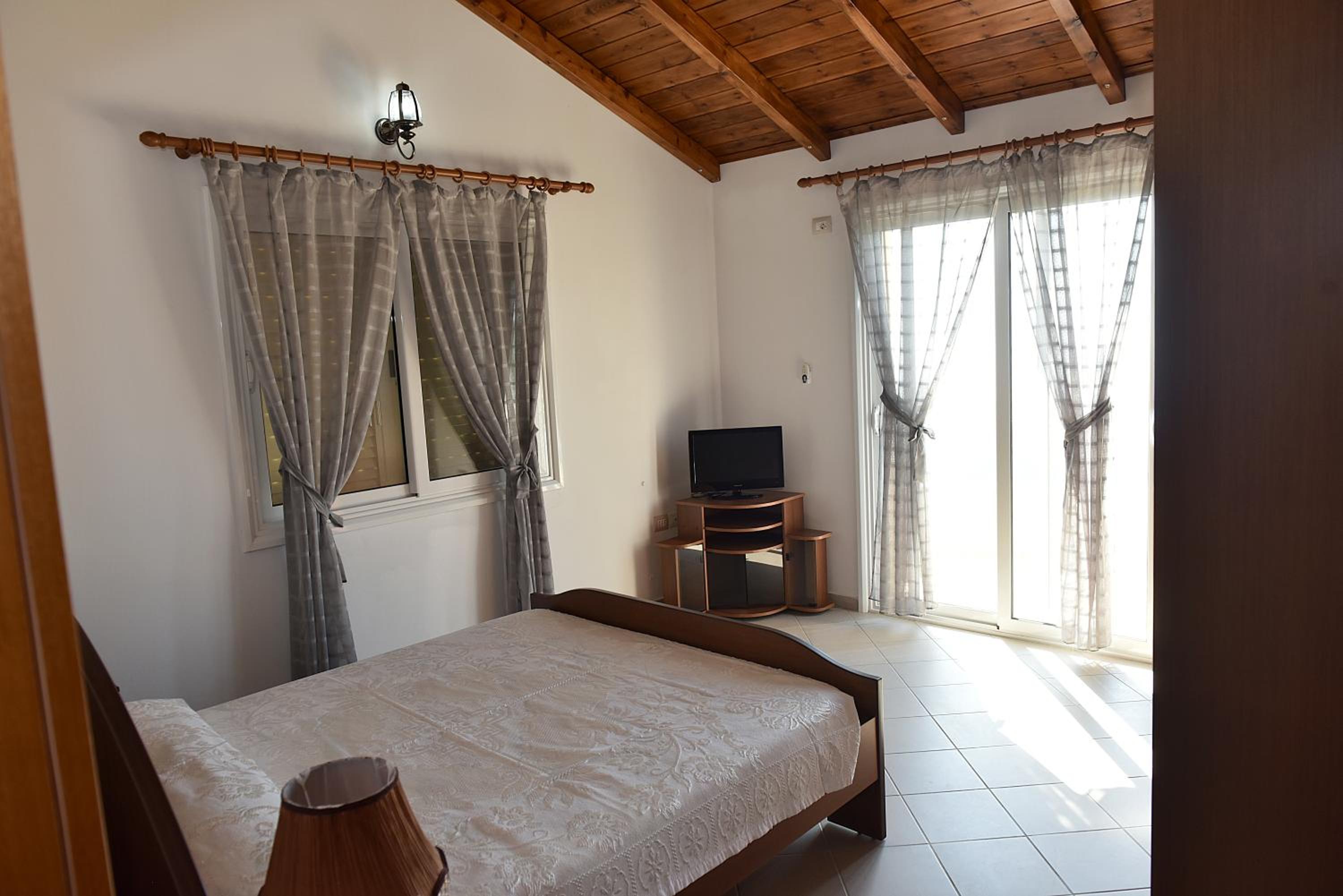 Vila Merkuri - 3-Storey Villa with Sea View