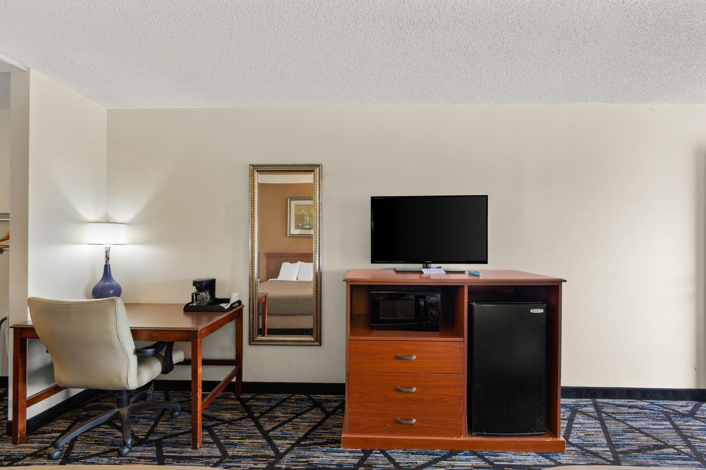 Americas Best Value Inn-Celina - Property Image 28