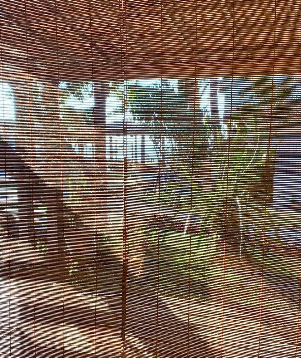 Apartamento Yemanjá, frente mar, varandão, até 4 pessoas
