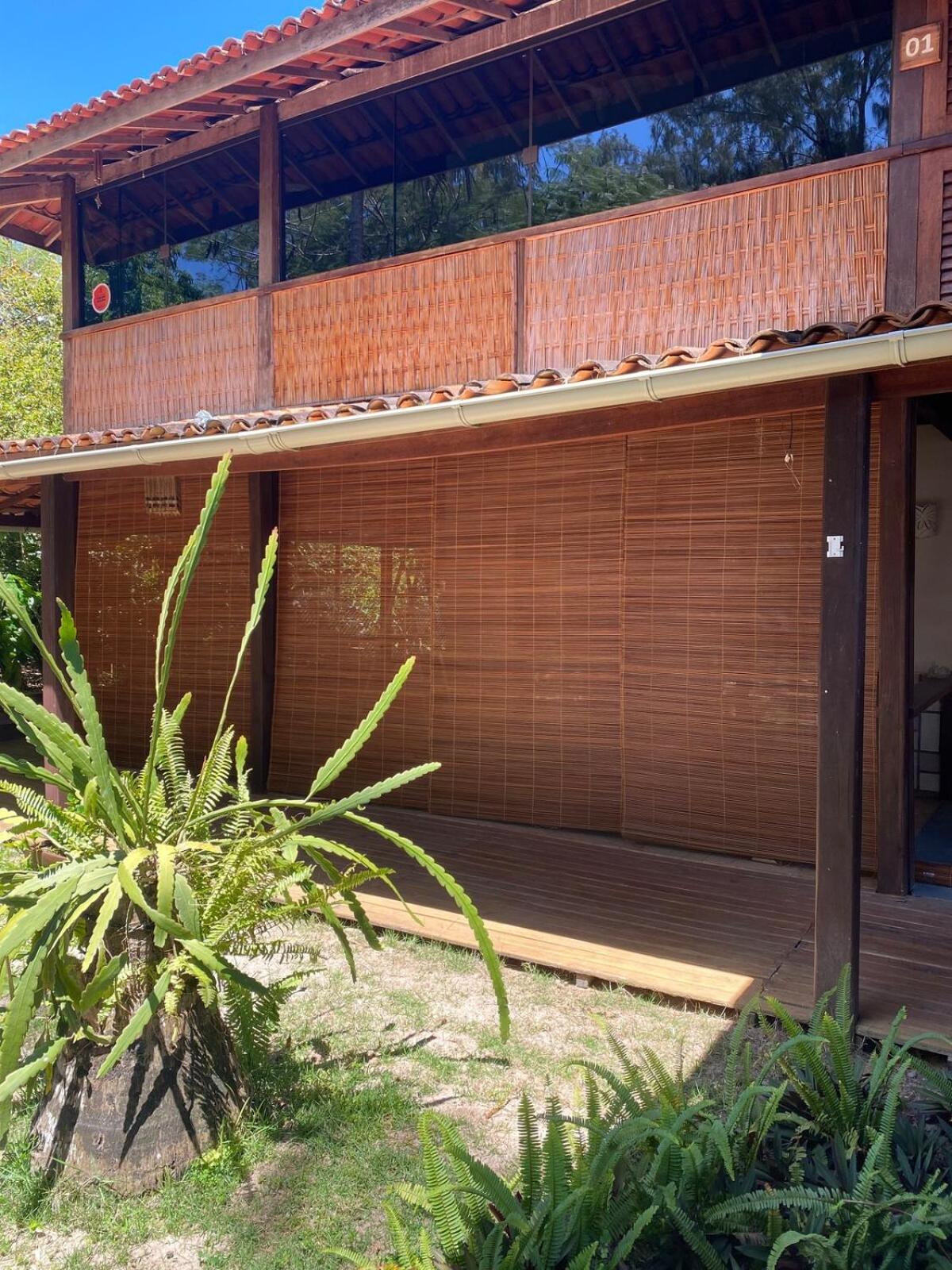 Apartamento Yemanjá, frente mar, varandão, até 4 pessoas
