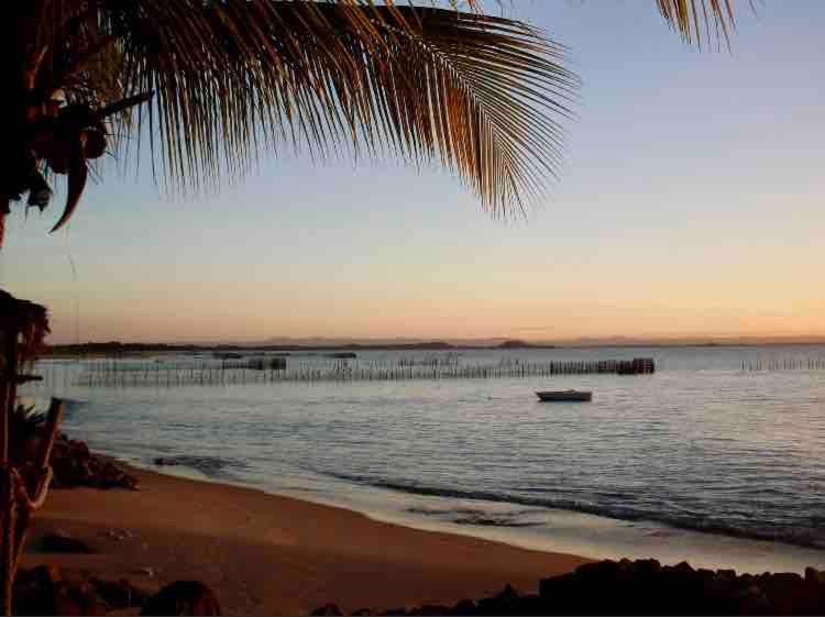 Apartamento Yemanjá, frente mar, varandão, até 4 pessoas