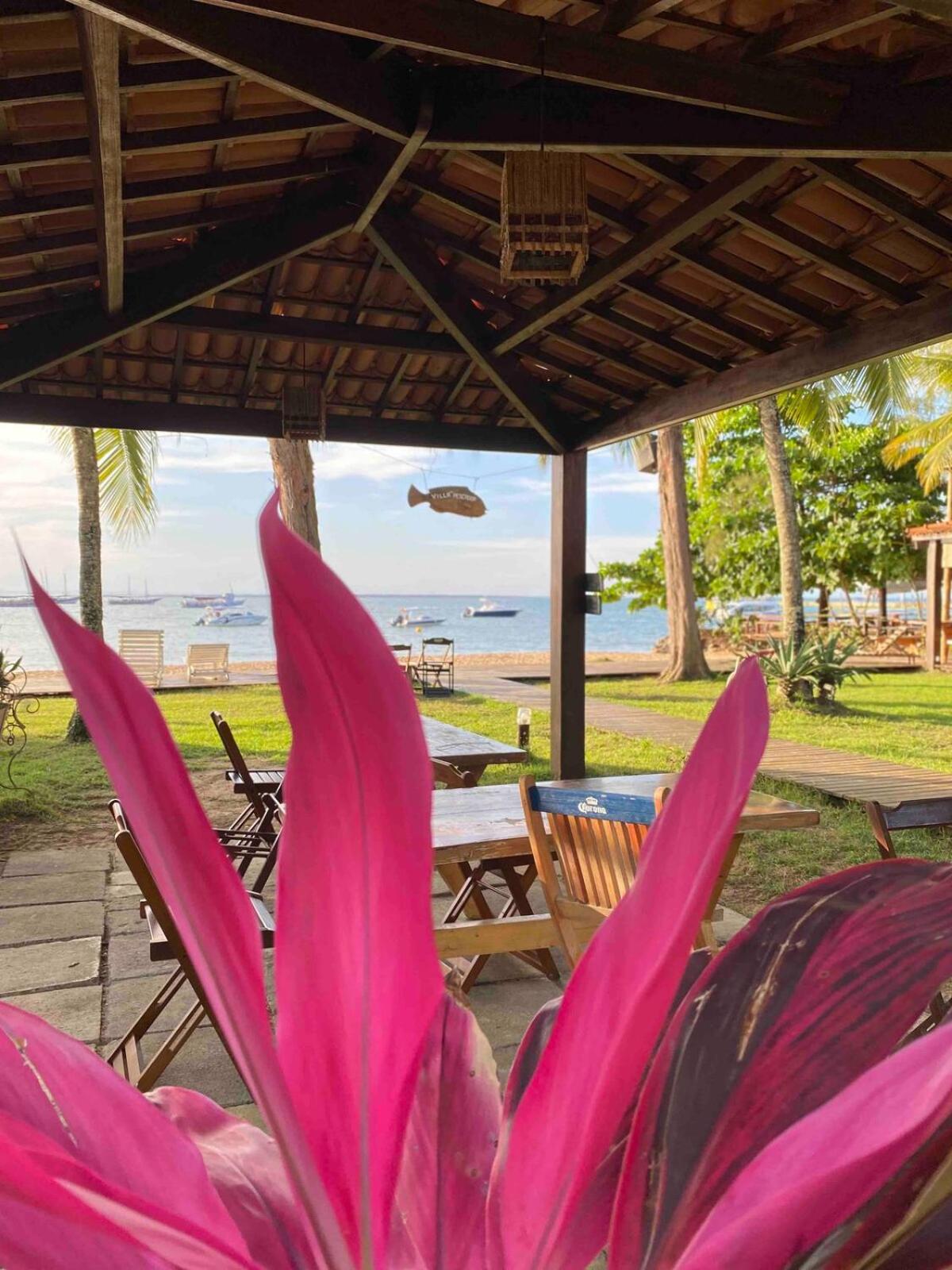 Apartamento Yemanjá, frente mar, varandão, até 4 pessoas