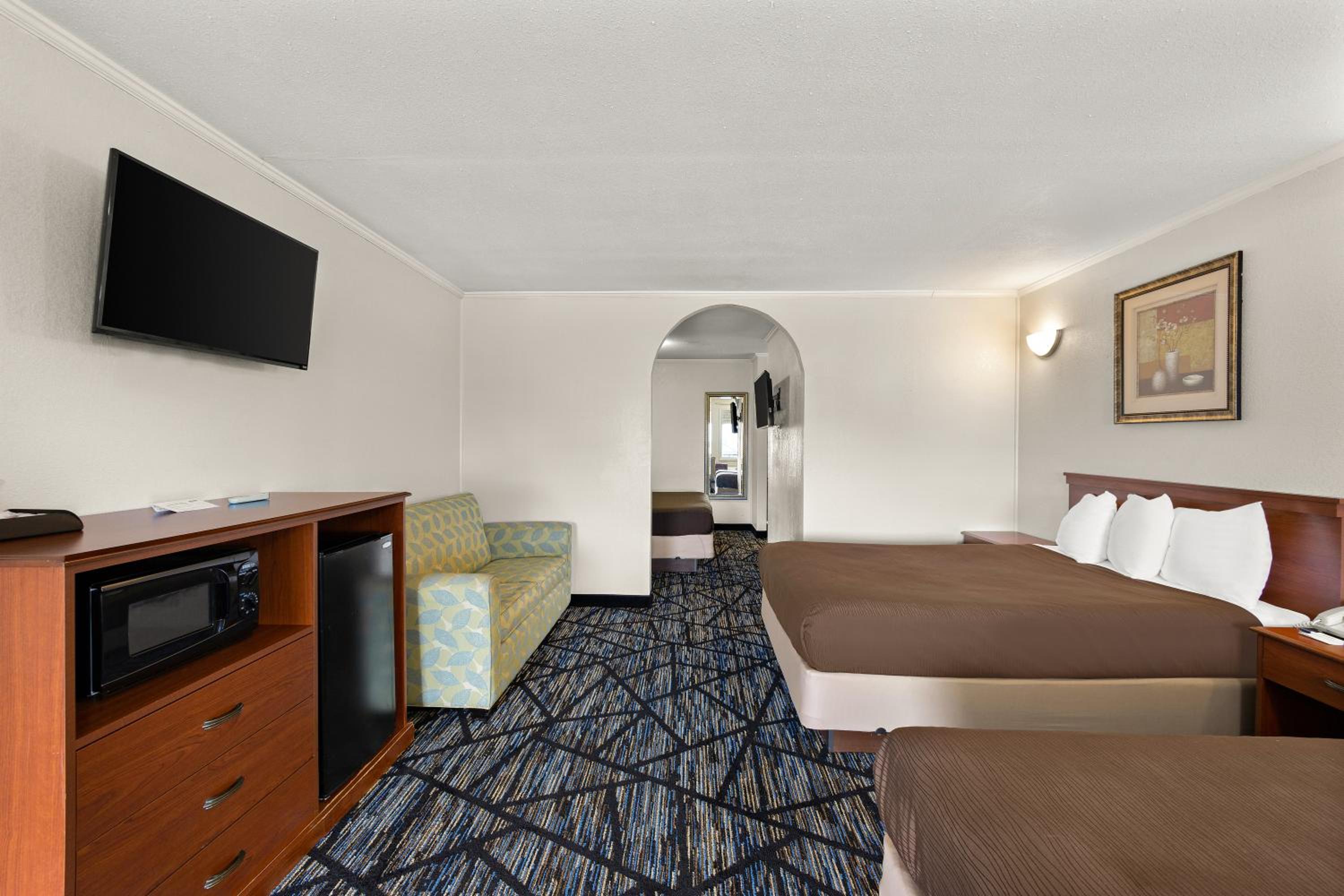 Americas Best Value Inn-Celina - Property Image 20