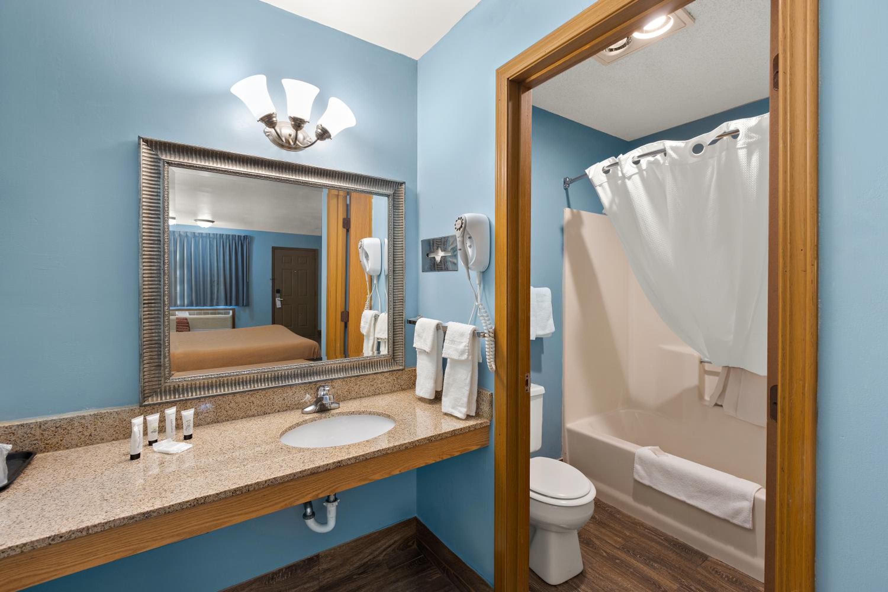 Americas Best Value Inn-Celina - Property Image 1