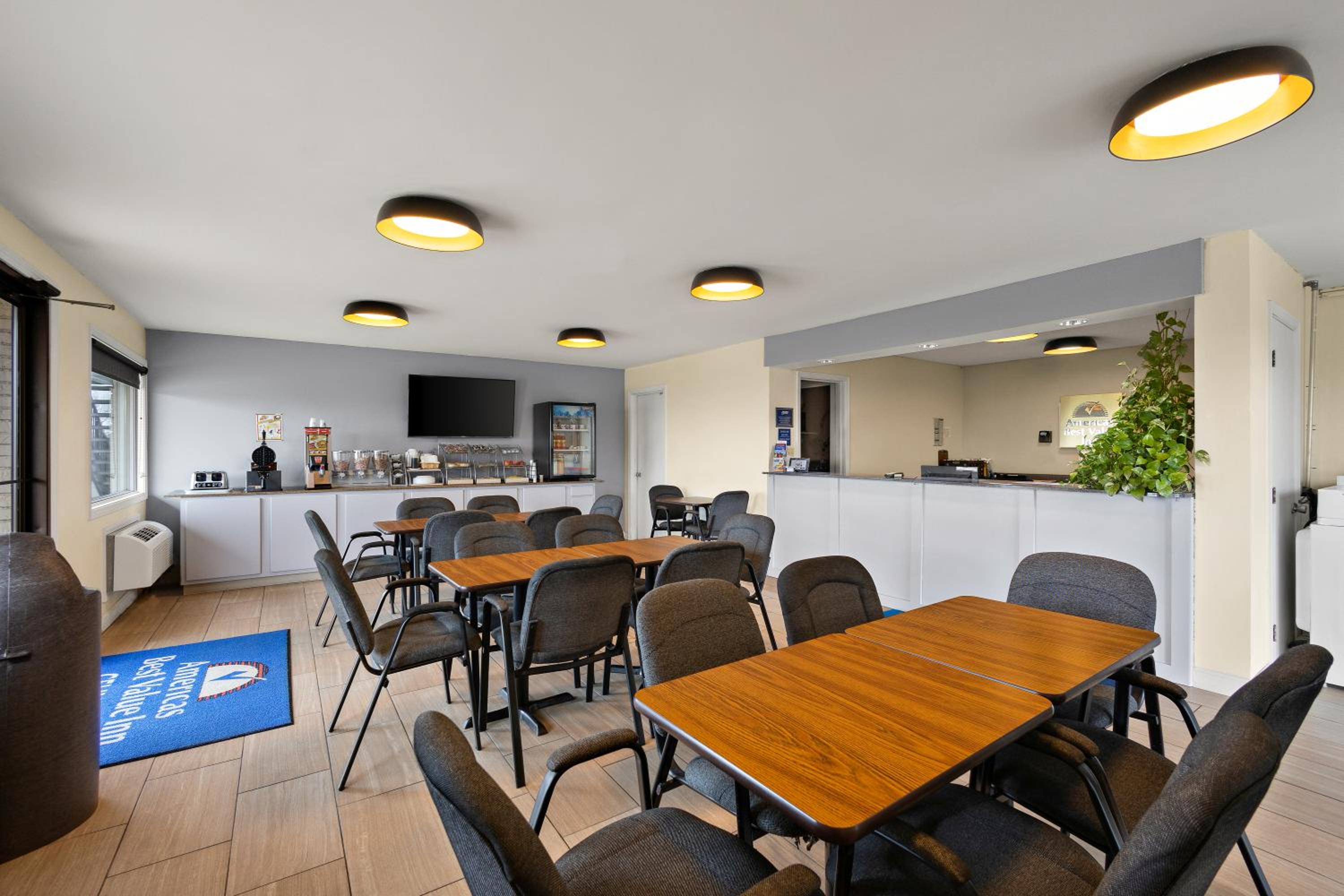 Americas Best Value Inn-Celina - Property Image 3