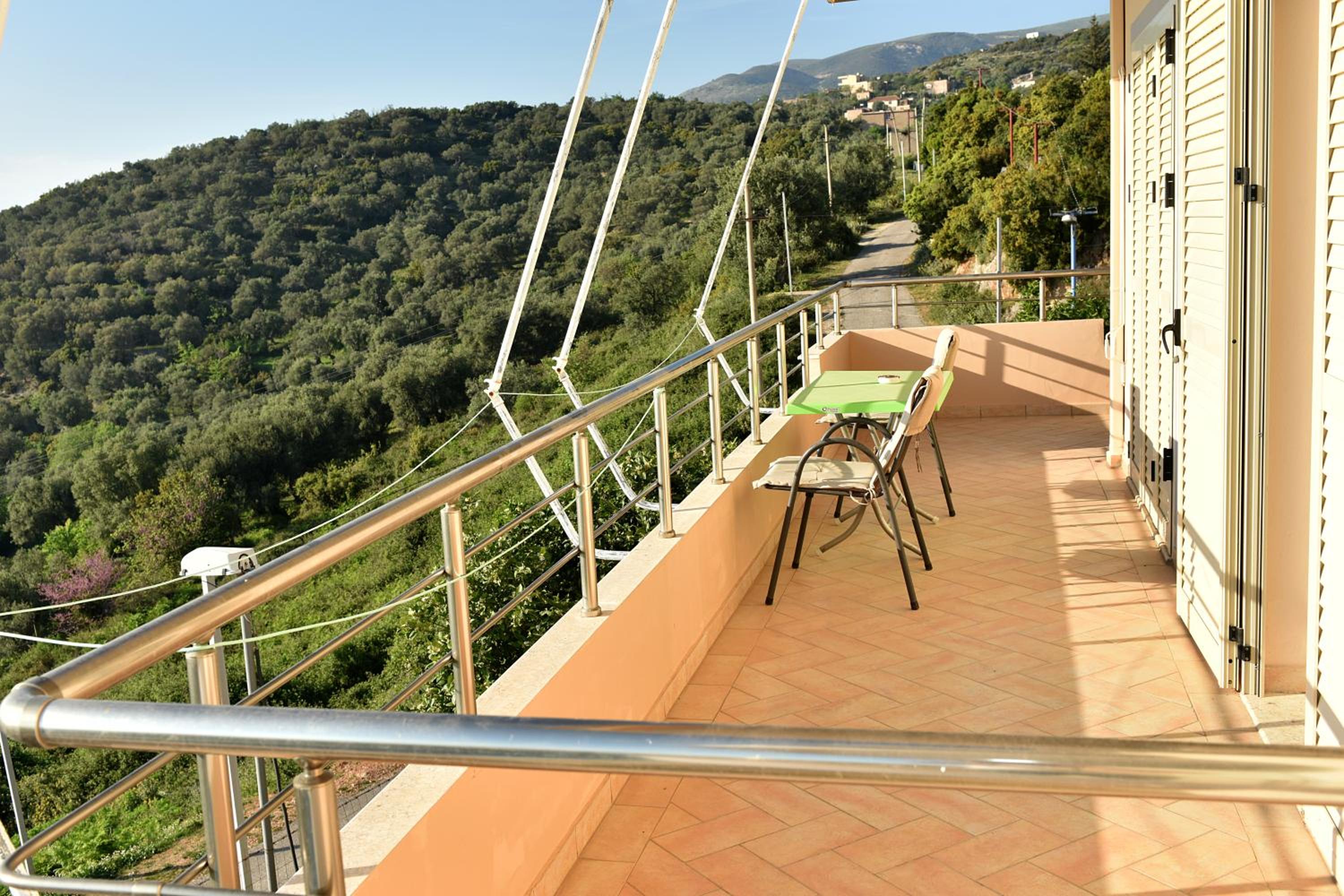 Vila Merkuri - 3-Storey Villa with Sea View