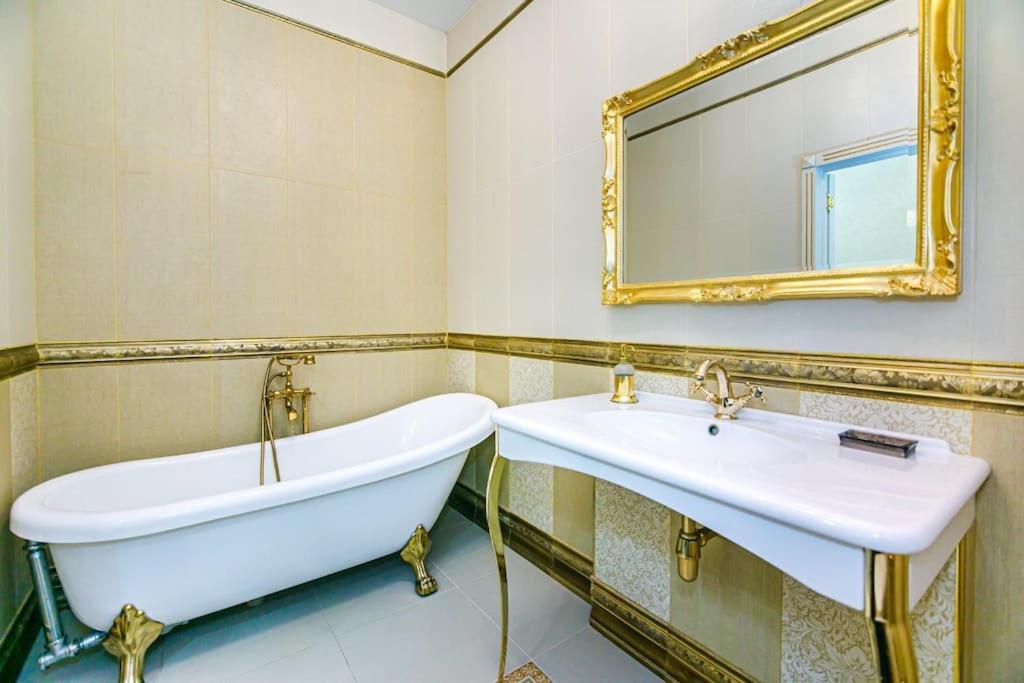 Park Azure Apartment 191