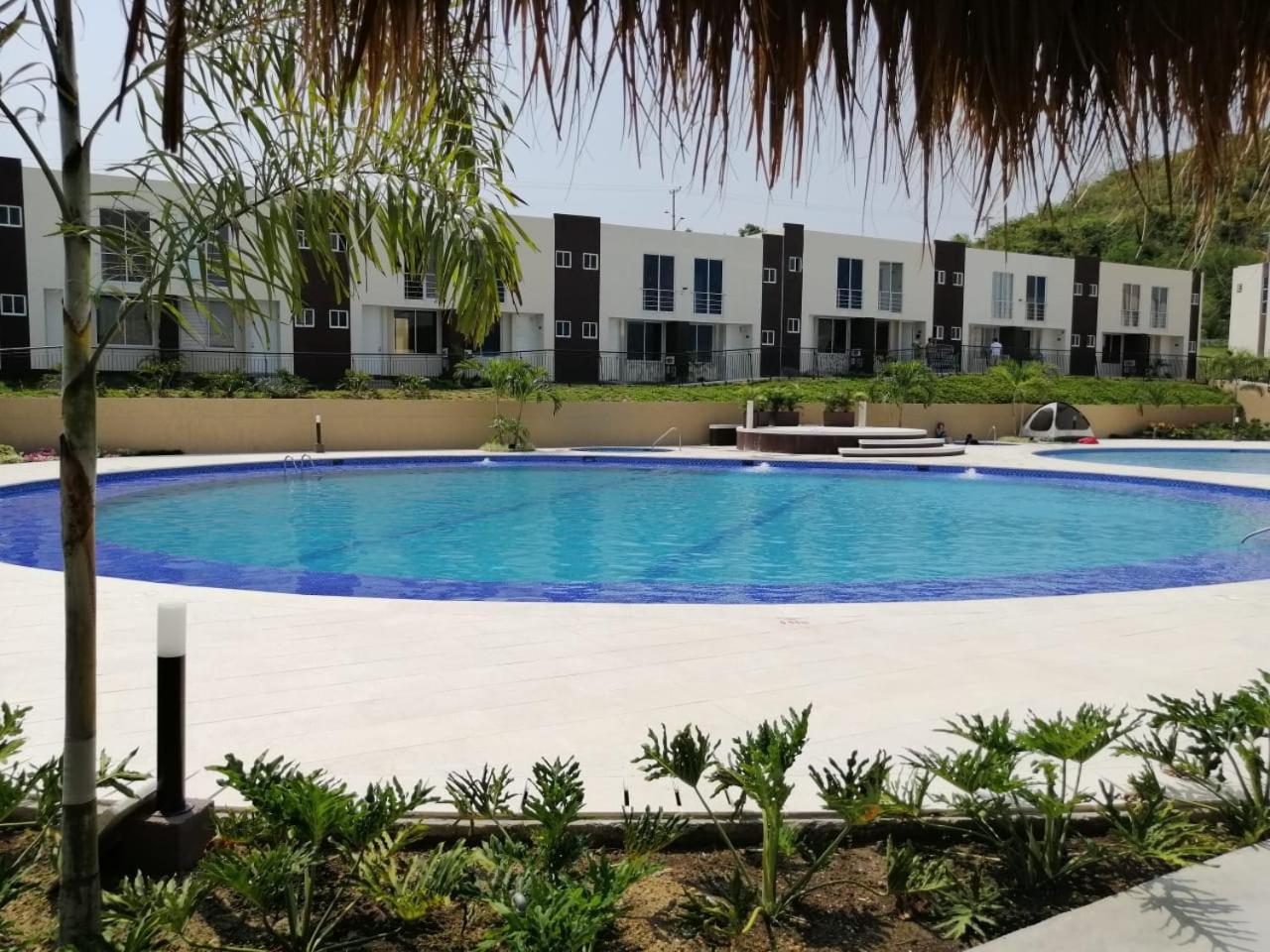 Casa en condominio, piscinas, jacuzzis