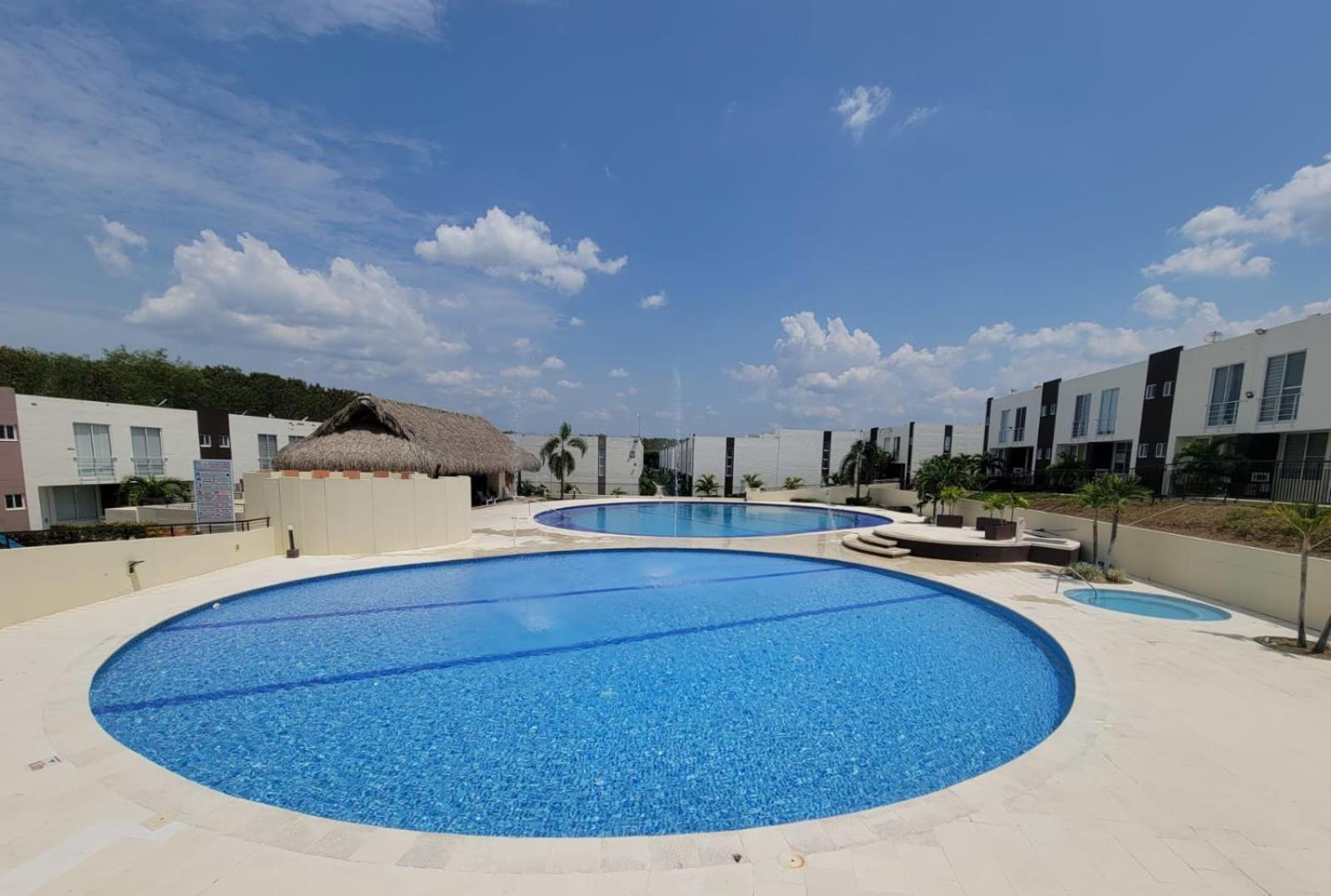 Casa en condominio, piscinas, jacuzzis