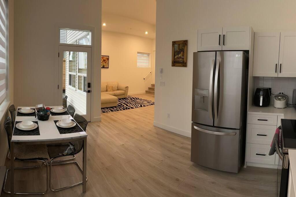 Maple Ridge vacation suite1100sf