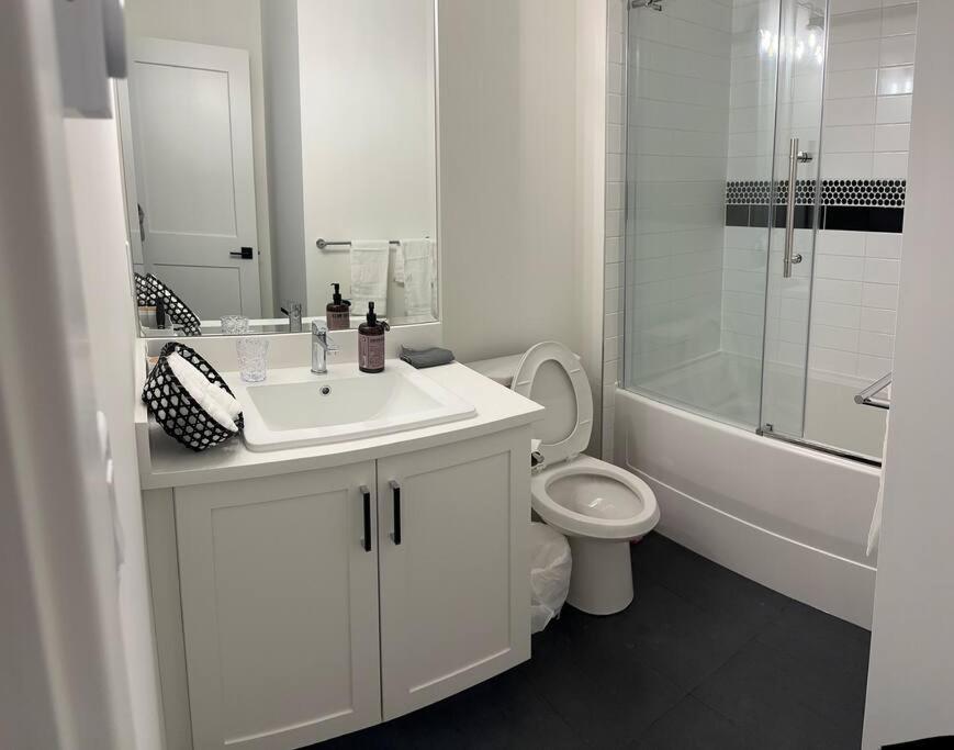 Maple Ridge vacation suite1100sf
