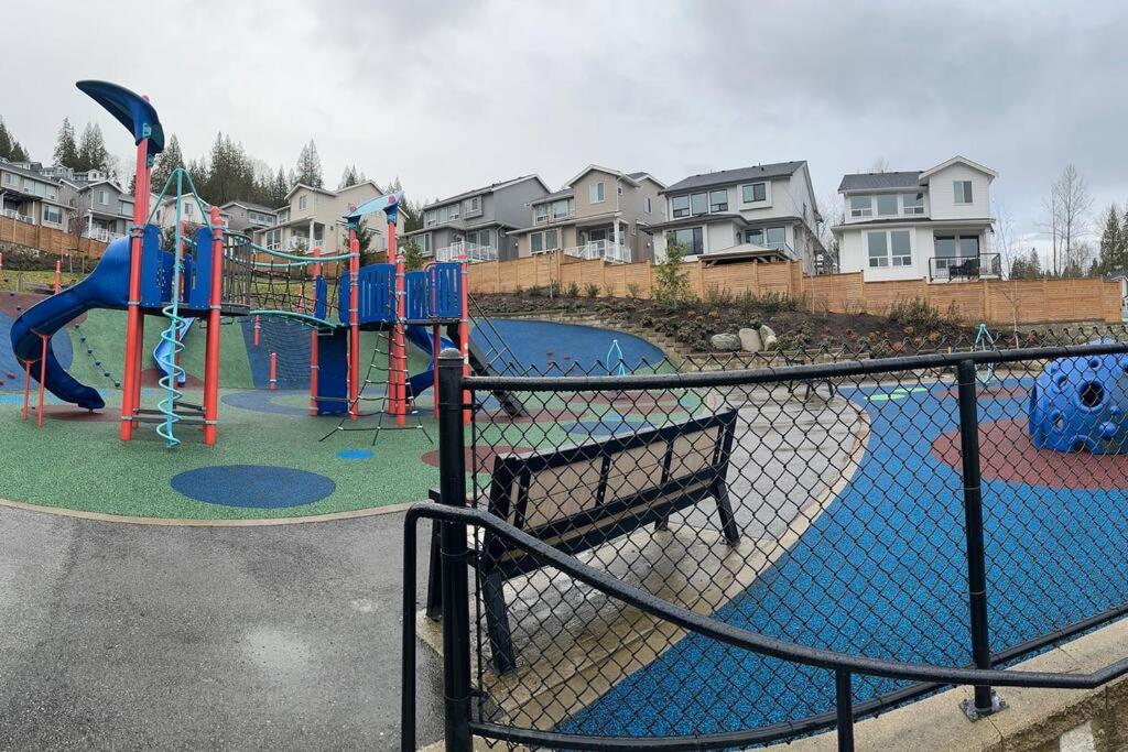 Maple Ridge vacation suite1100sf