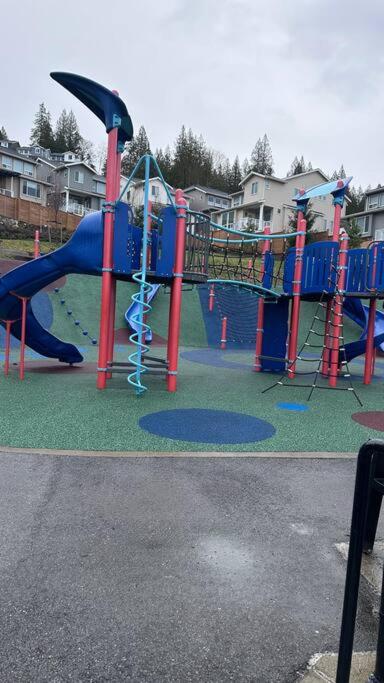 Maple Ridge vacation suite1100sf