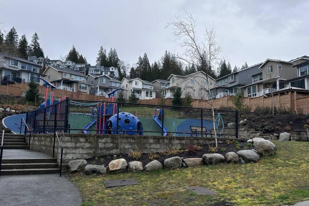 Maple Ridge vacation suite1100sf