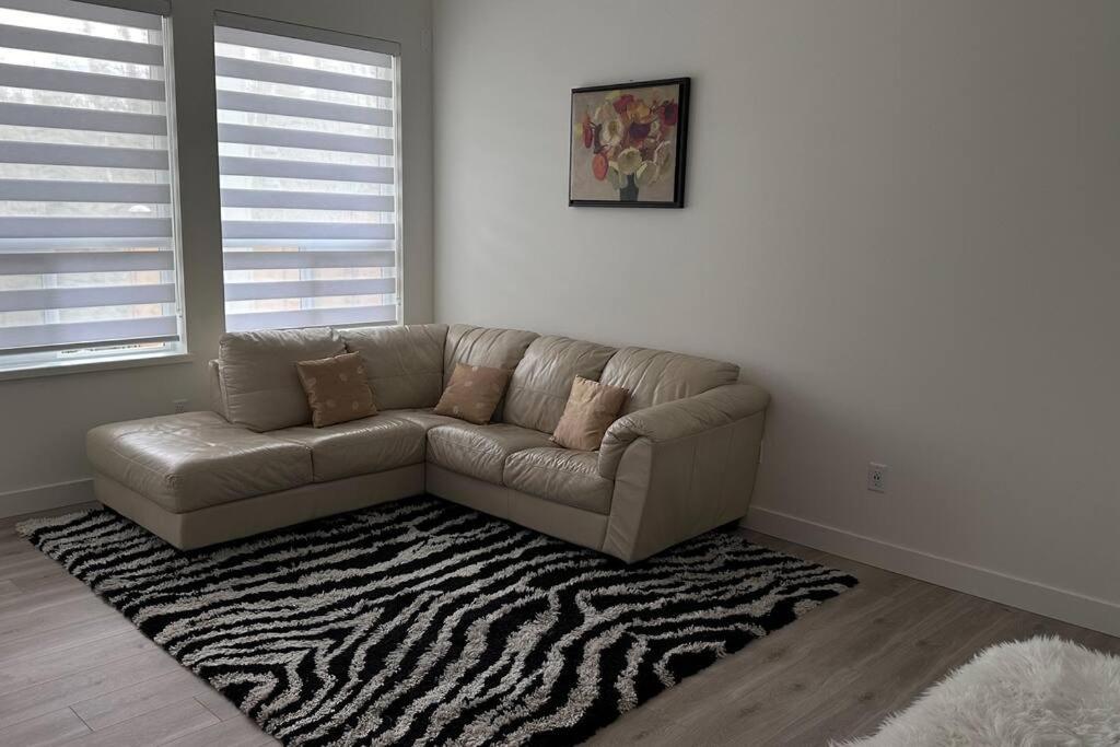 Maple Ridge vacation suite1100sf
