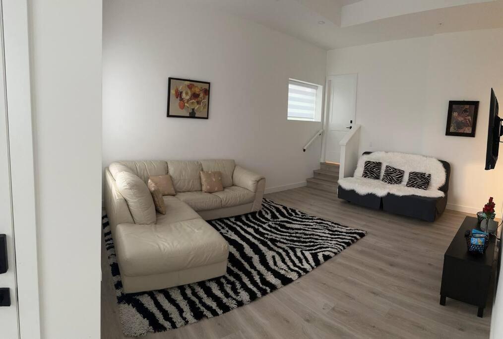 Maple Ridge vacation suite1100sf