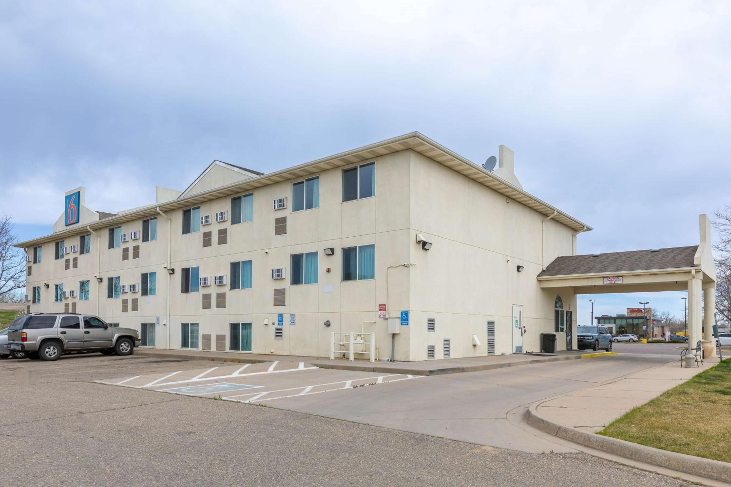 Motel 6-Fort Lupton, CO view 2