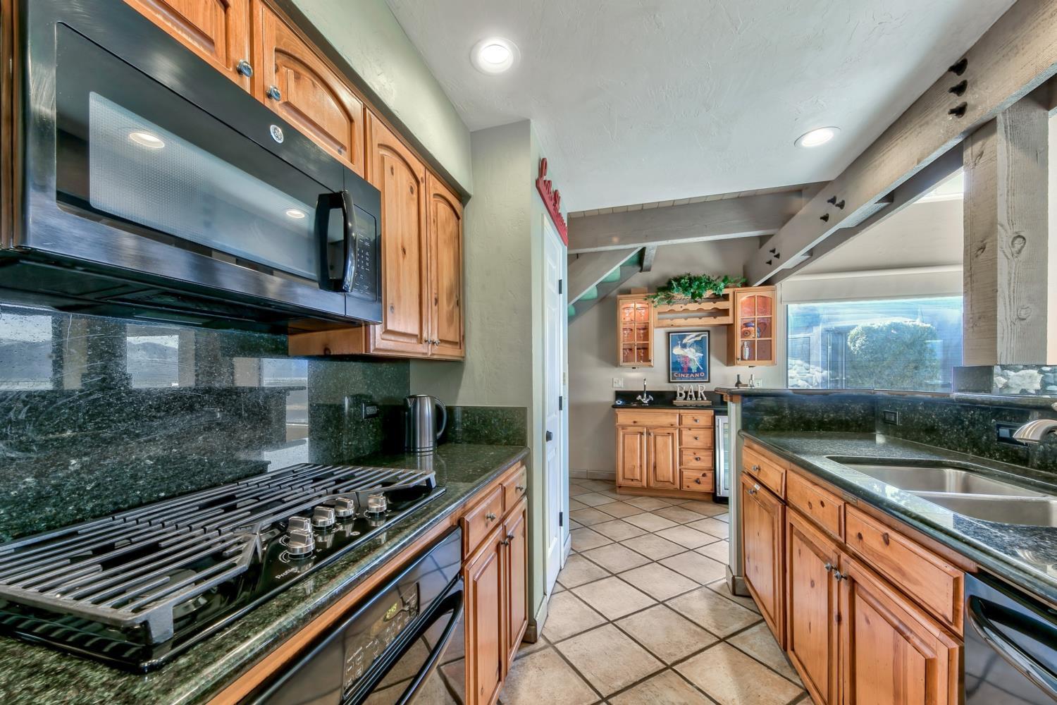 Lake Tahoe Vacations - Lakeland Village 635 - Lakefront Charm - Property Image 32