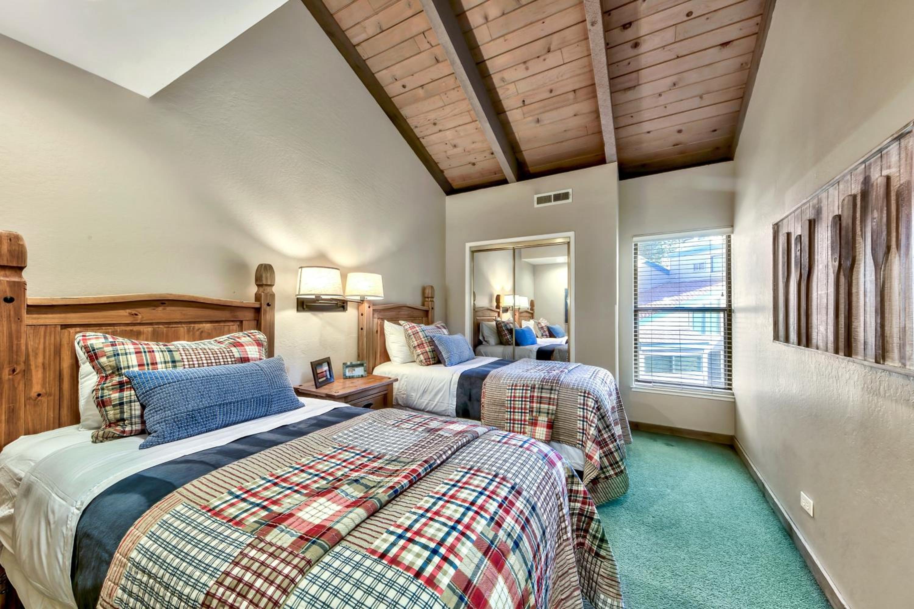 Lake Tahoe Vacations - Lakeland Village 635 - Lakefront Charm - Property Image 39