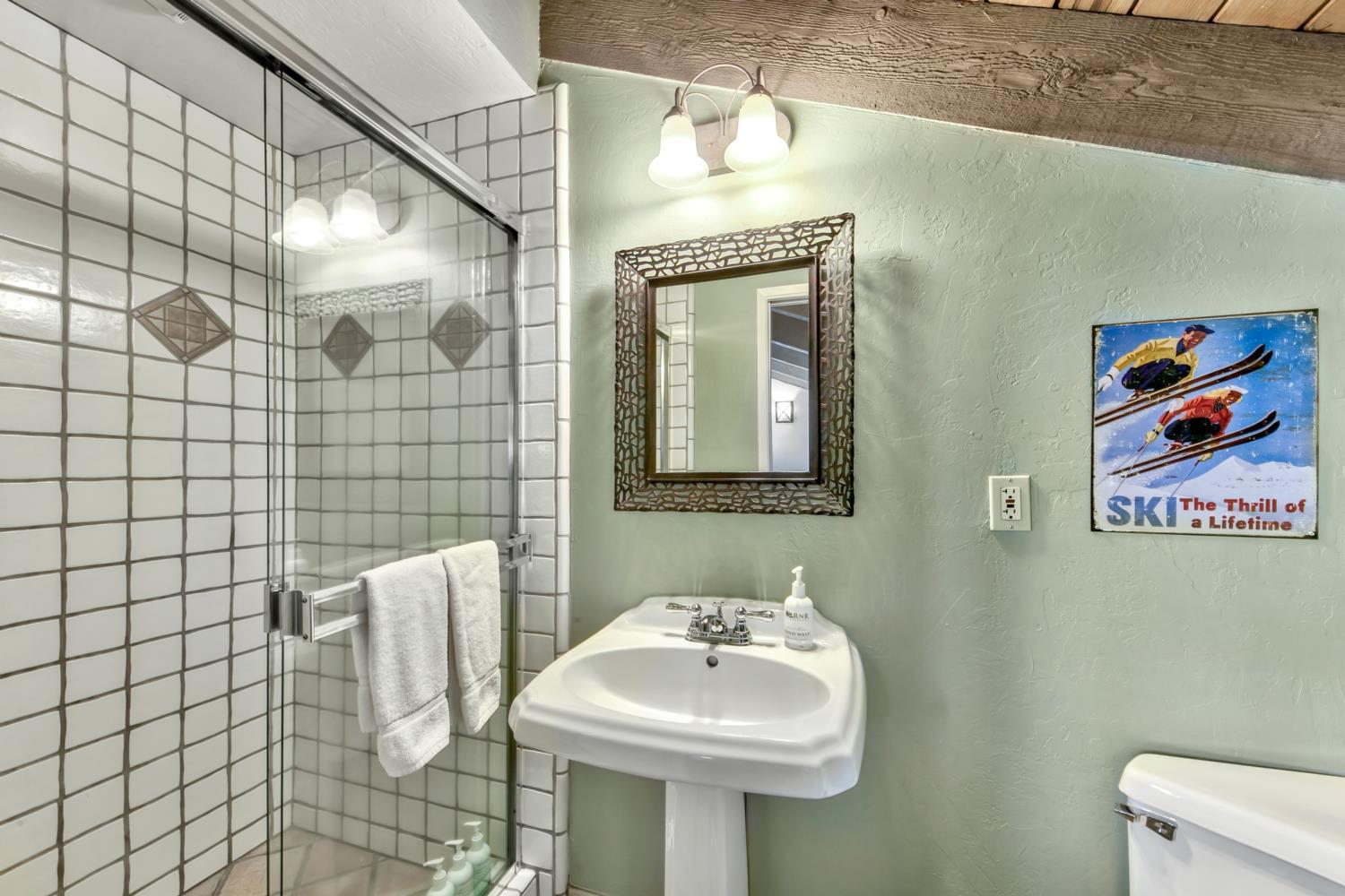 Lake Tahoe Vacations - Lakeland Village 635 - Lakefront Charm - Property Image 43
