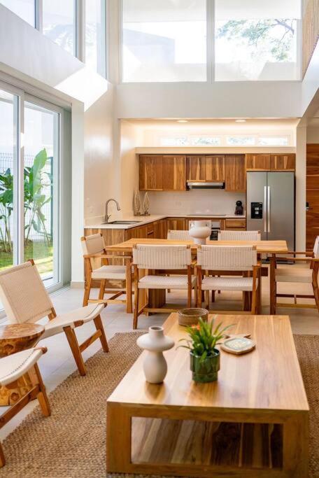 Hermosa Palms, Casa Lorenzo Beach Front Club House