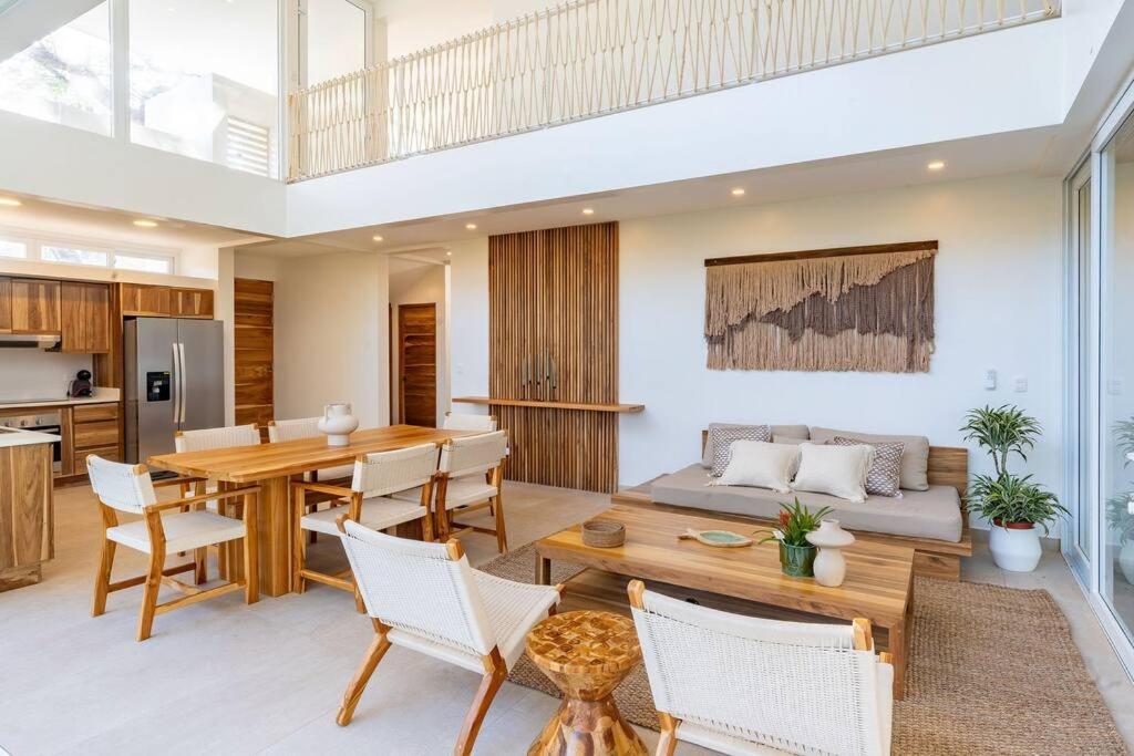 Hermosa Palms, Casa Lorenzo Beach Front Club House