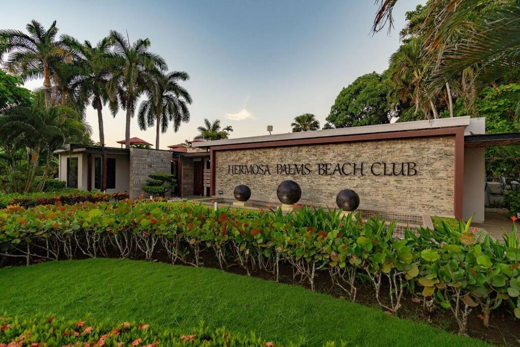 Hermosa Palms, Casa Lorenzo Beach Front Club House