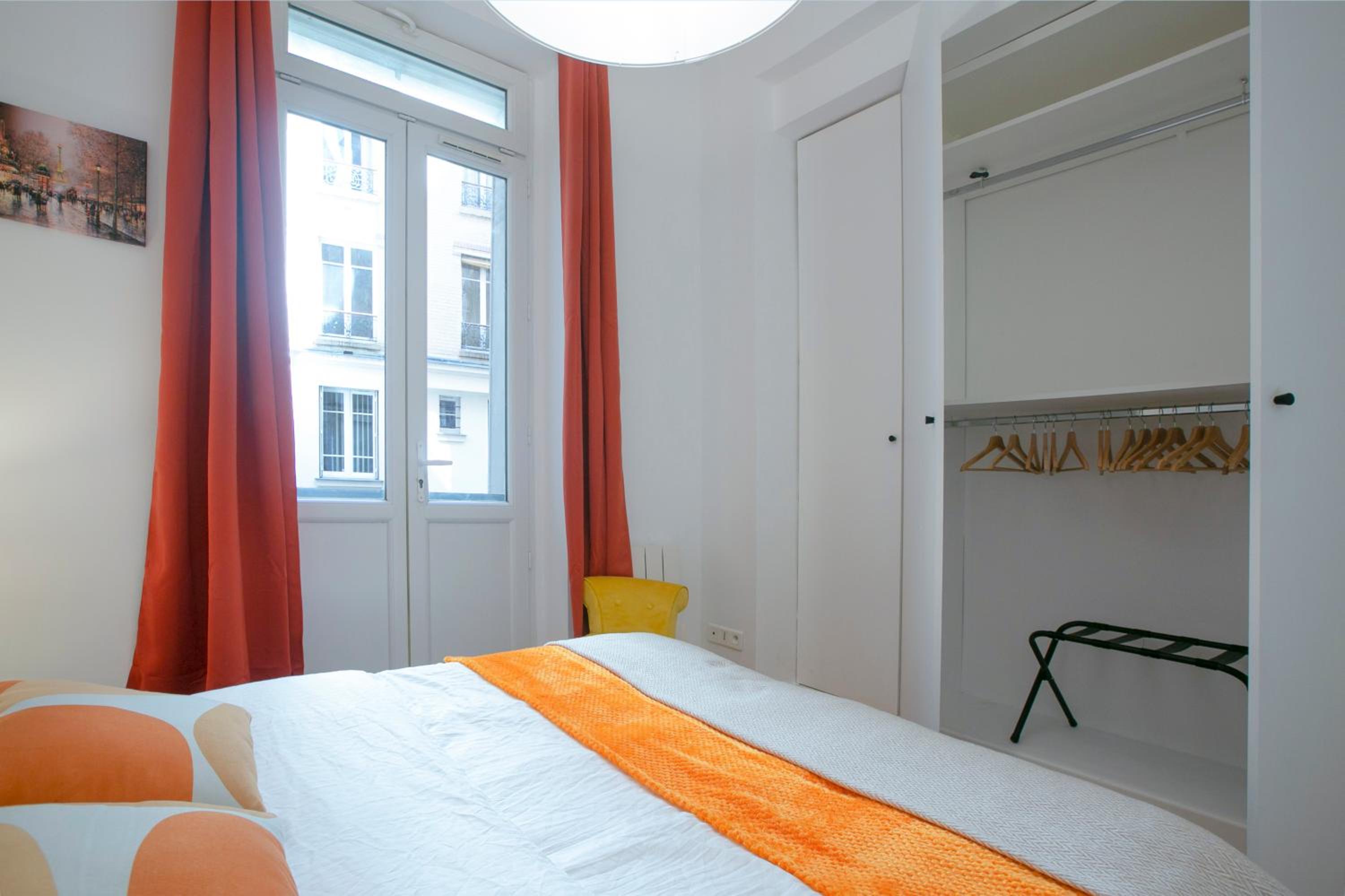 Warm 2 bedrooms apartement - c38