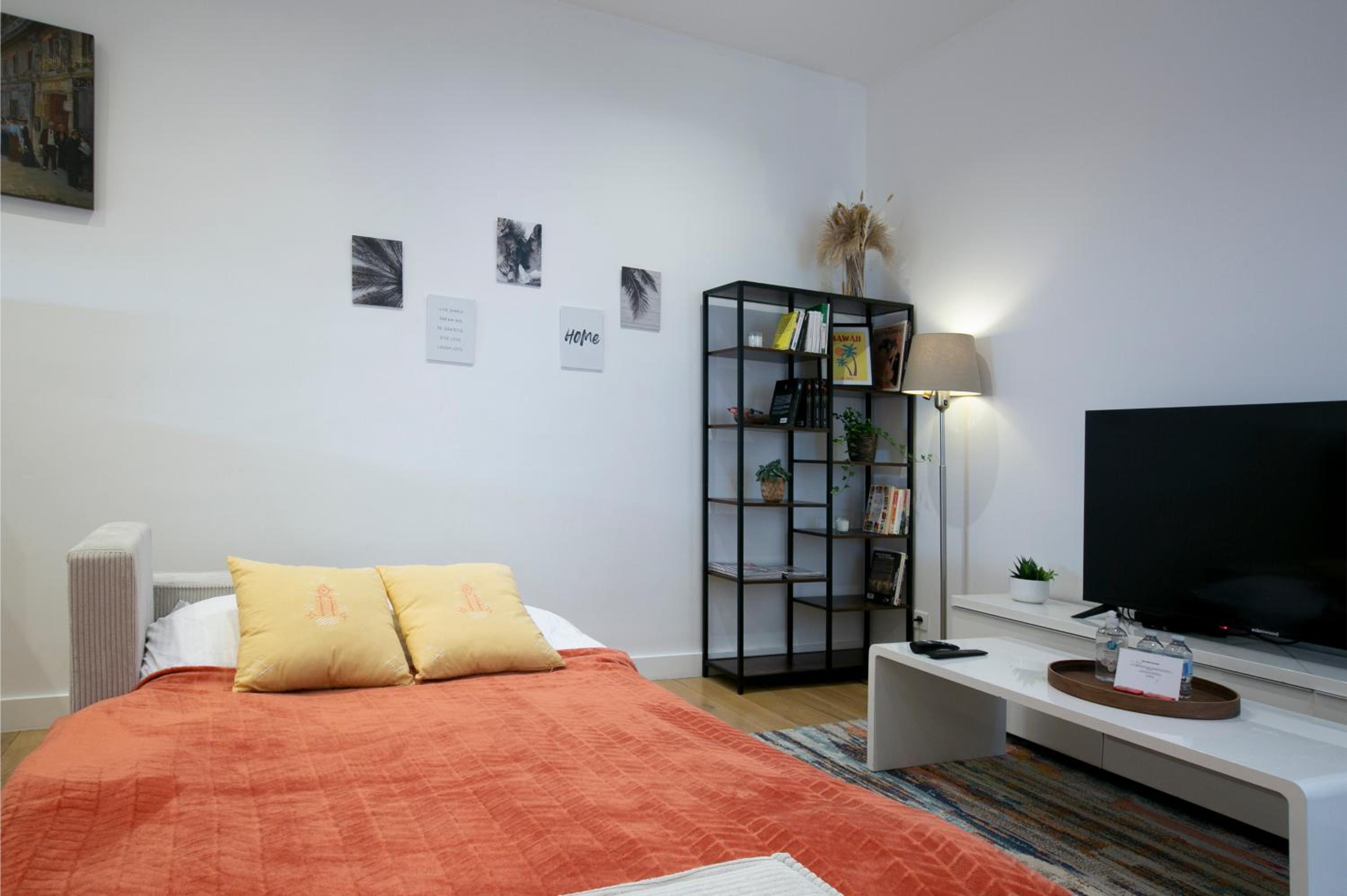 Warm 2 bedrooms apartement - c38