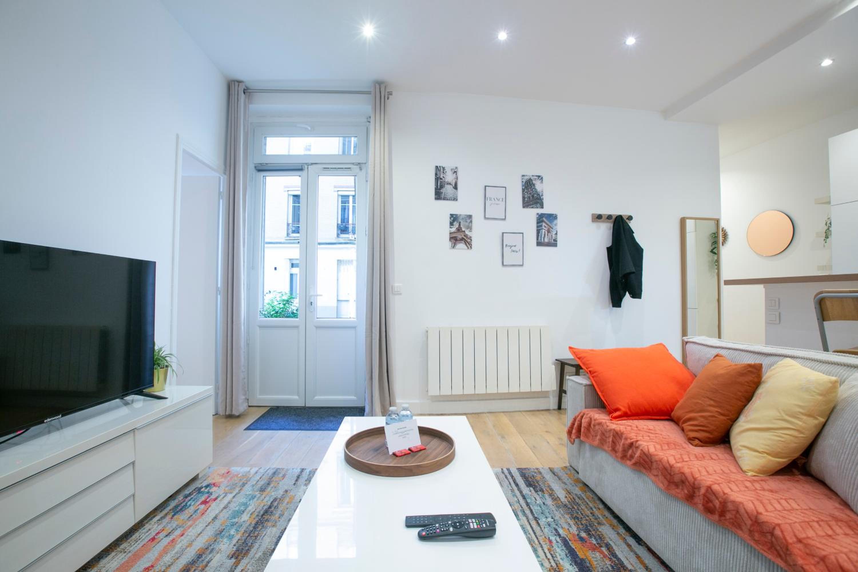 Warm 2 bedrooms apartement - c38