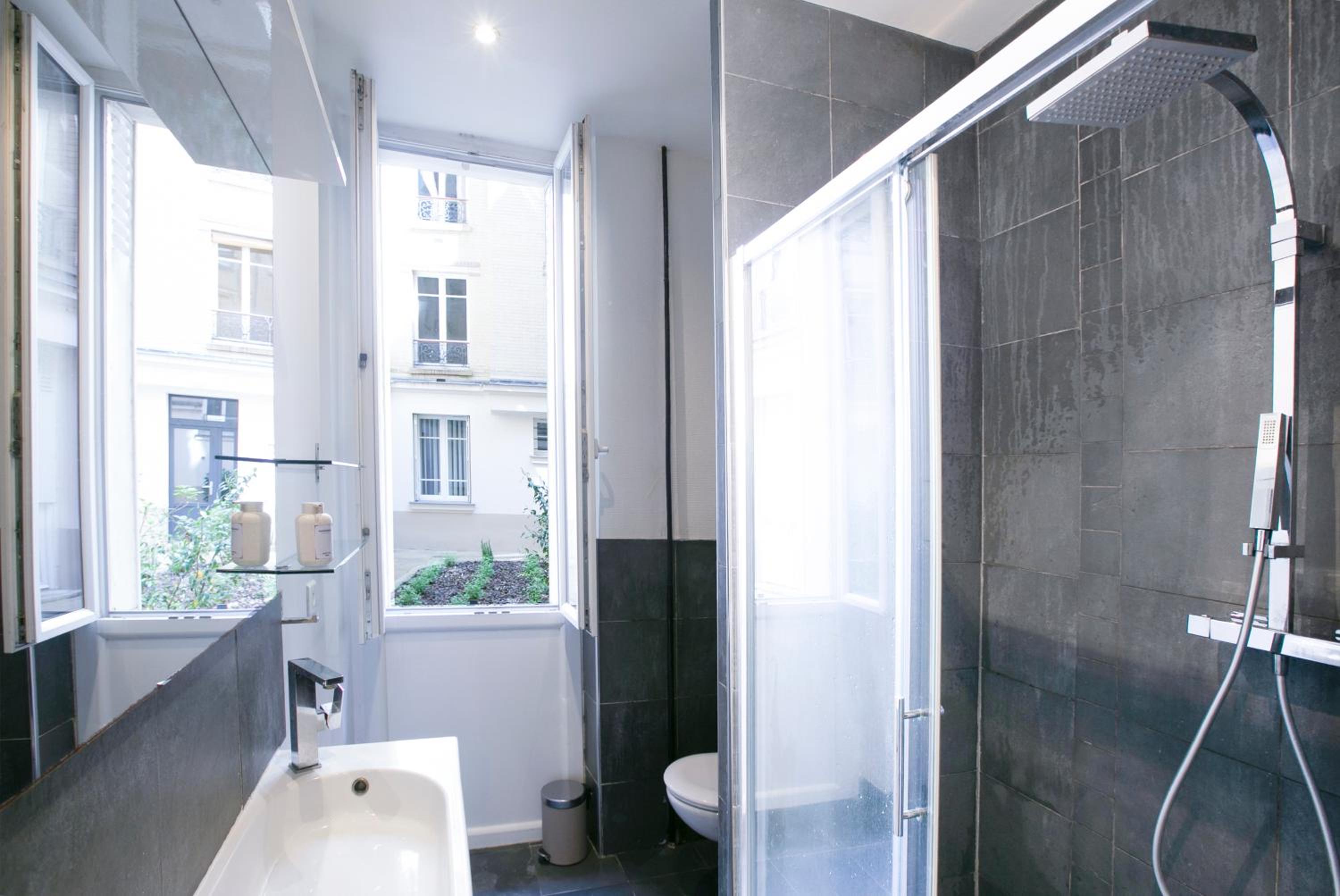 Warm 2 bedrooms apartement - c38