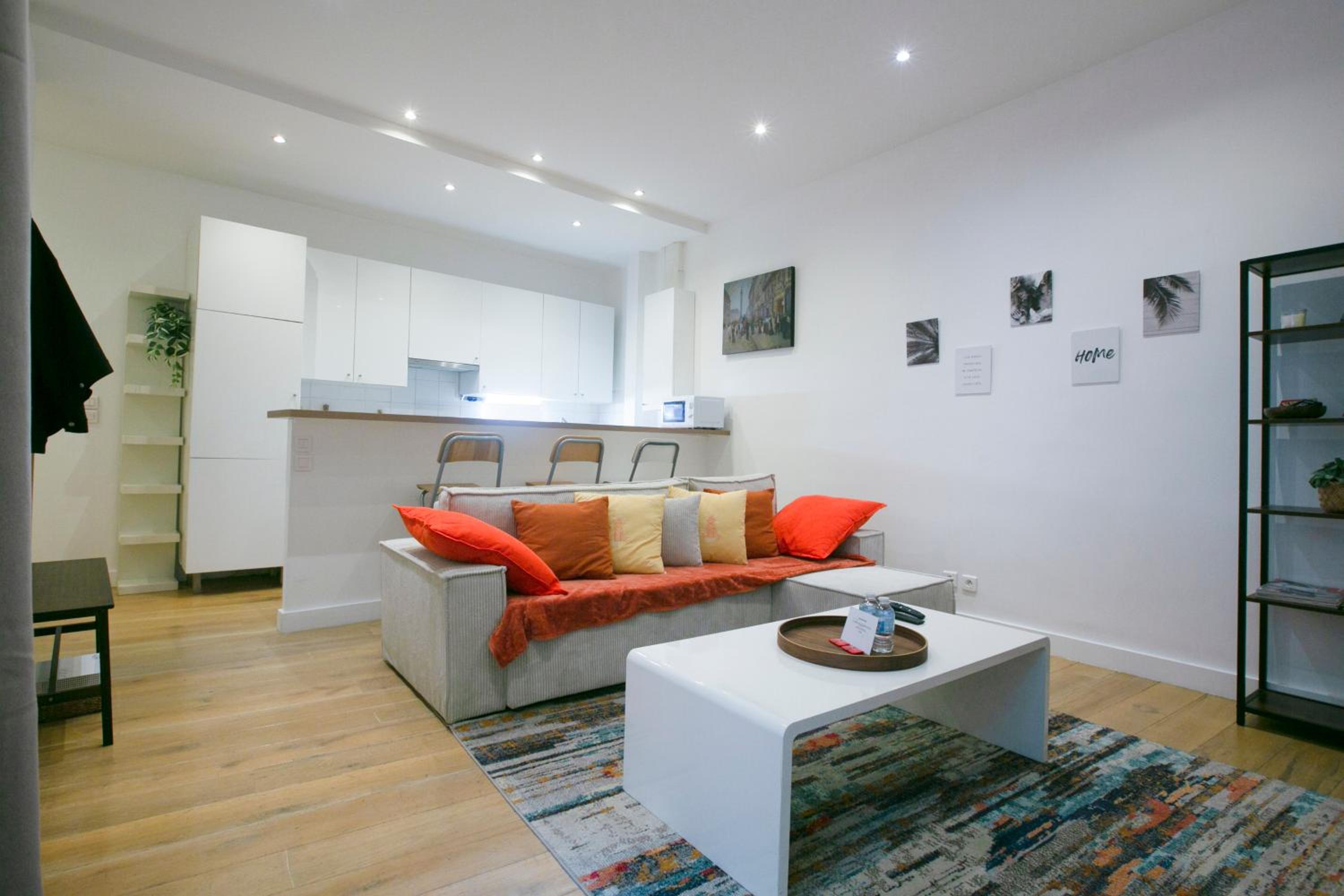 Warm 2 bedrooms apartement - c38