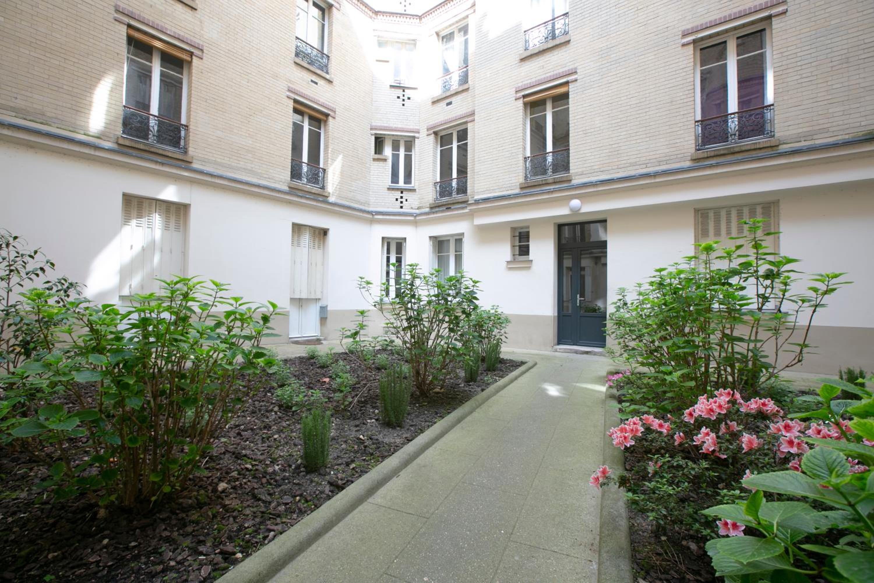 Warm 2 bedrooms apartement - c38